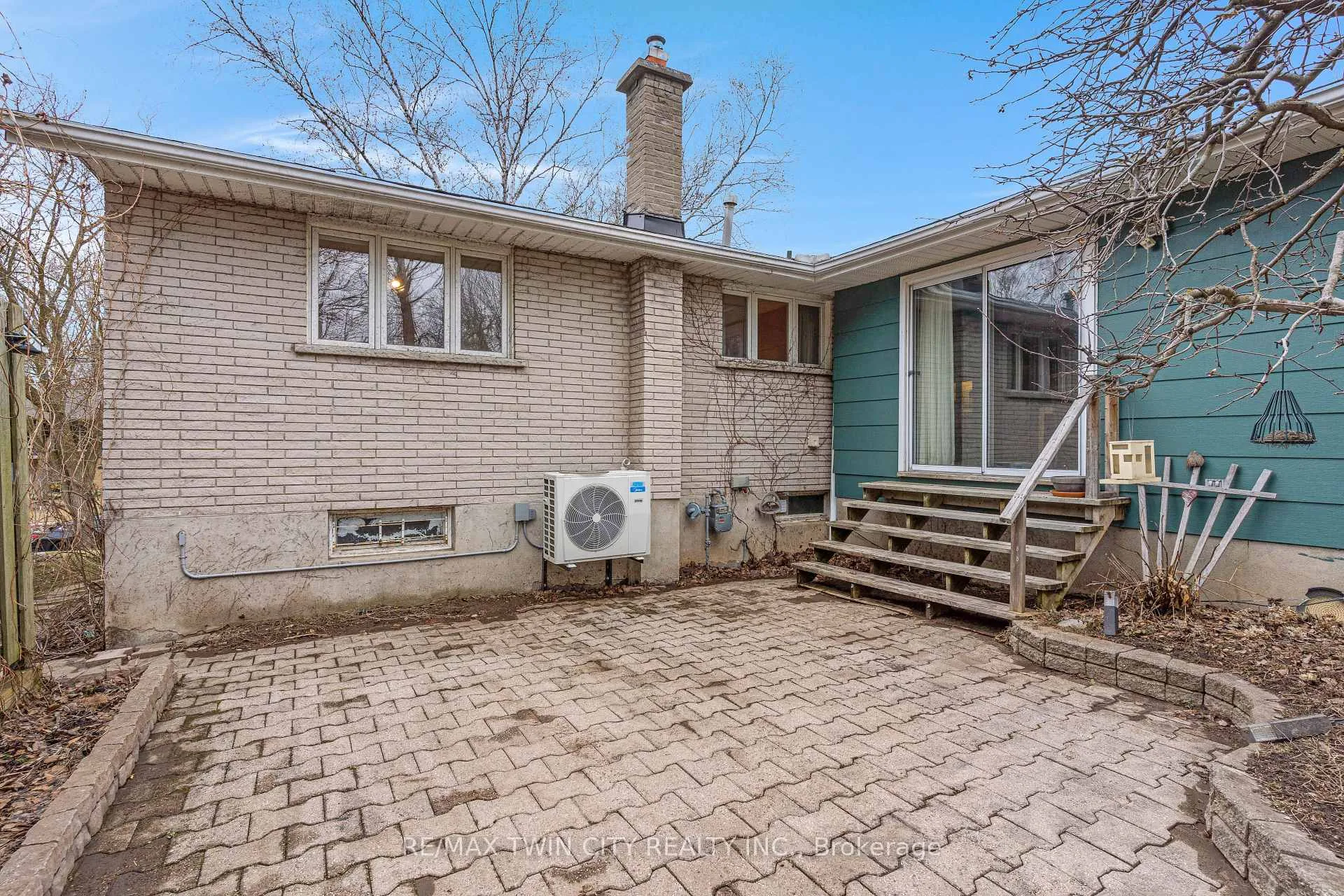 Photo 41 of 390 Tamarack Drive, Waterloo — HOMEH