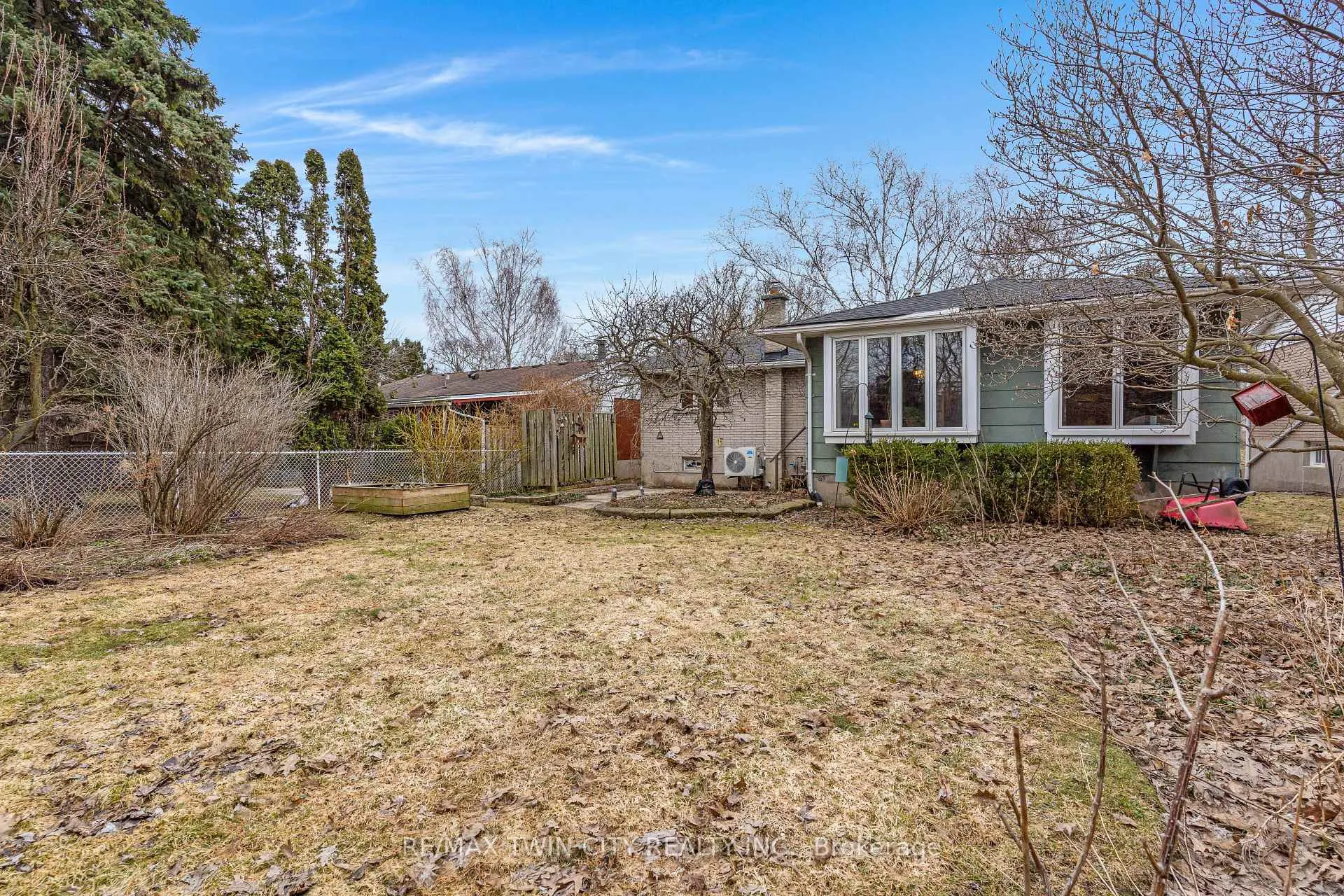 Photo 43 of 390 Tamarack Drive, Waterloo — HOMEH