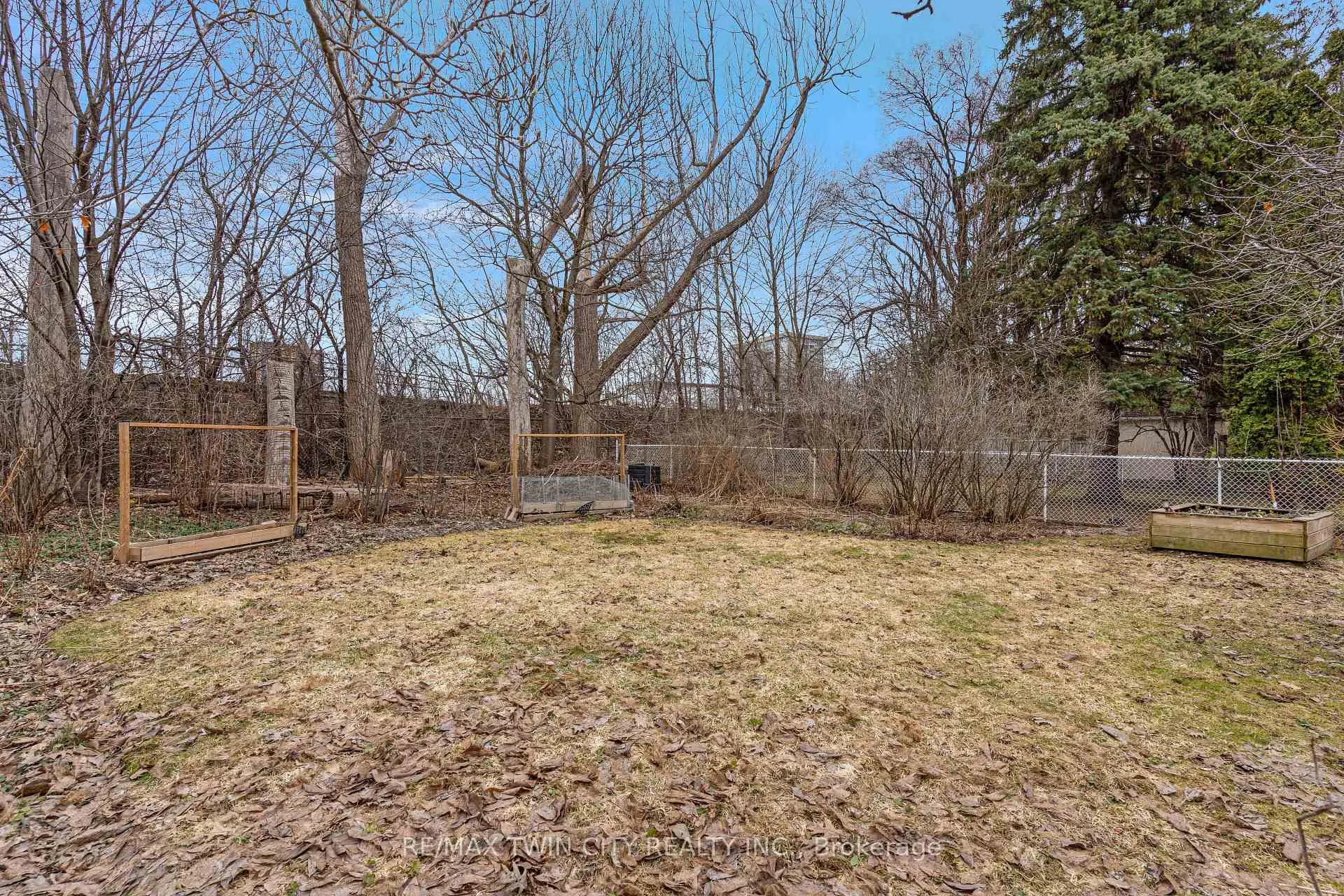 Photo 45 of 390 Tamarack Drive, Waterloo — HOMEH