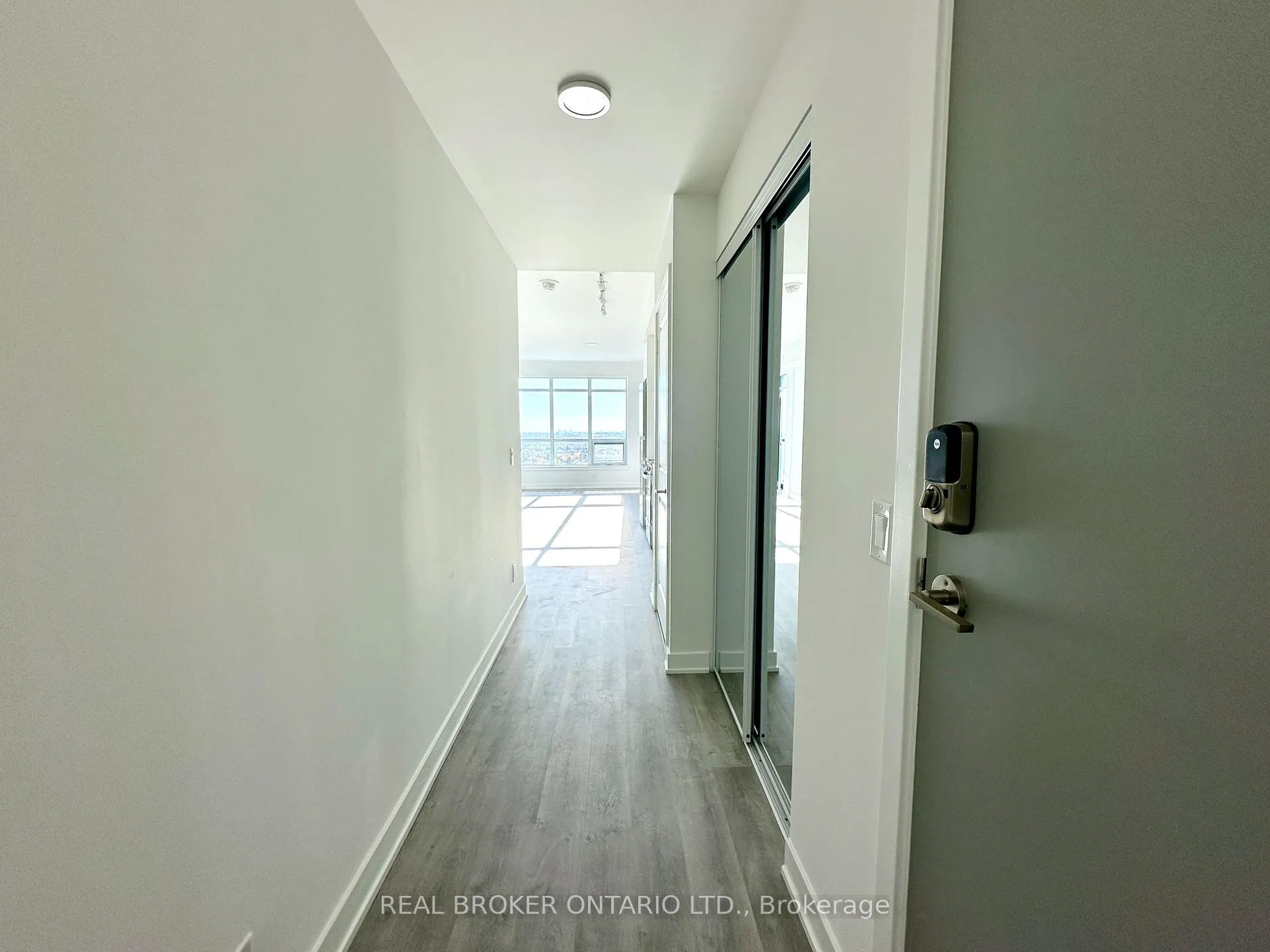 Photo 4 of Unit 1902A, 30 Upper Mall Way, Vaughan, Brownridge — HOMEH