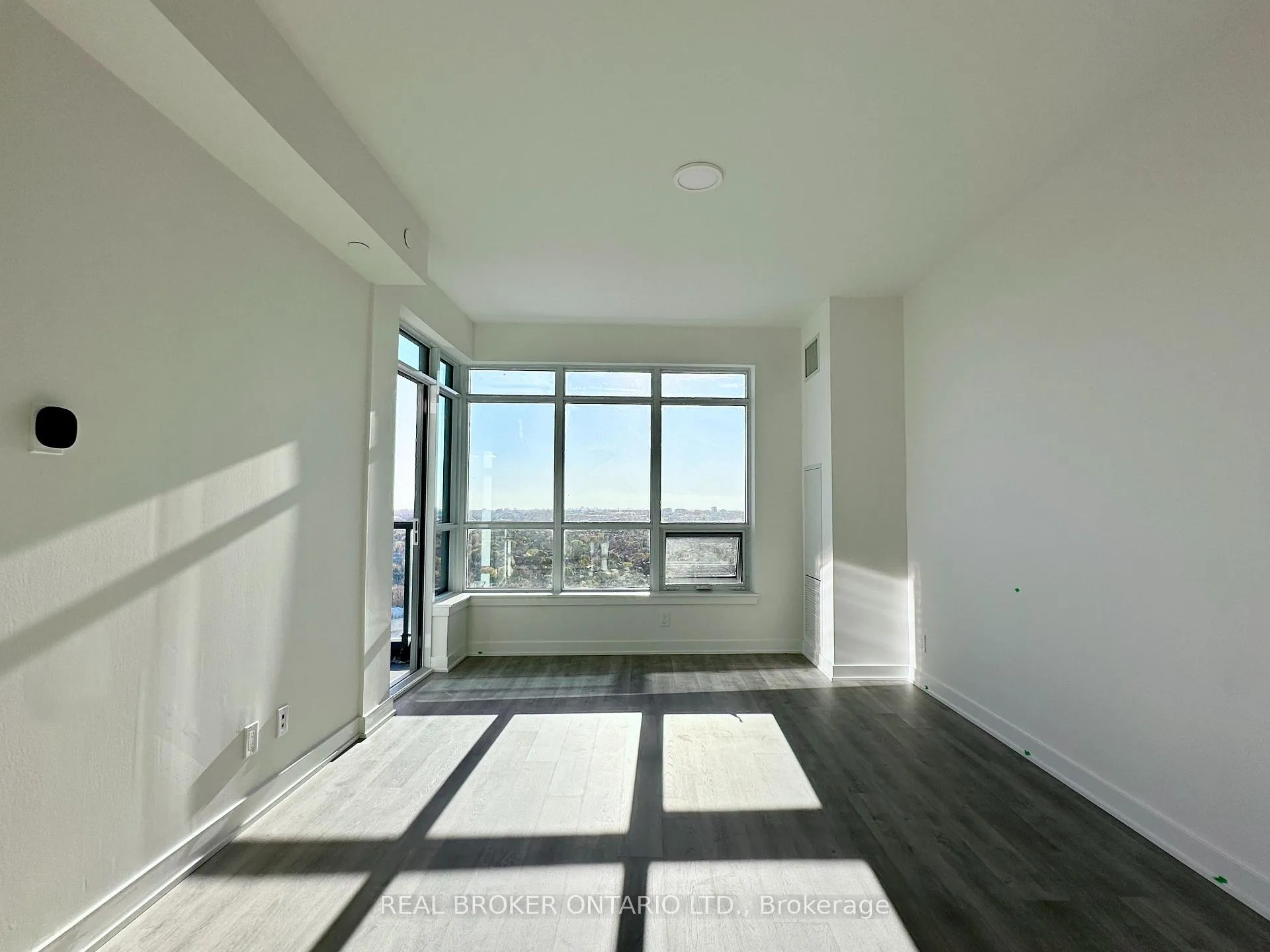Photo 6 of Unit 1902A, 30 Upper Mall Way, Vaughan, Brownridge — HOMEH