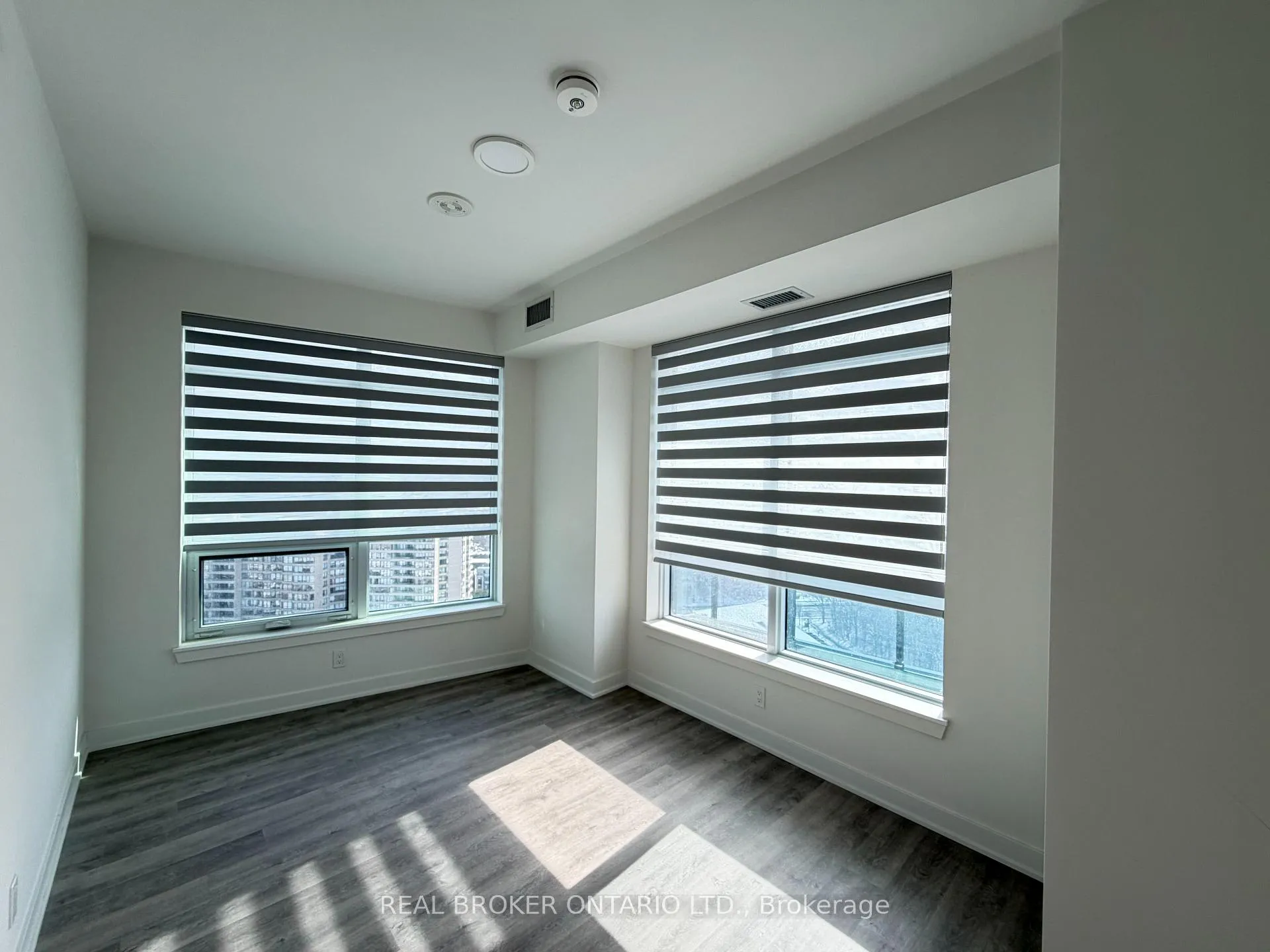 Photo 11 of Unit 1902A, 30 Upper Mall Way, Vaughan, Brownridge — HOMEH