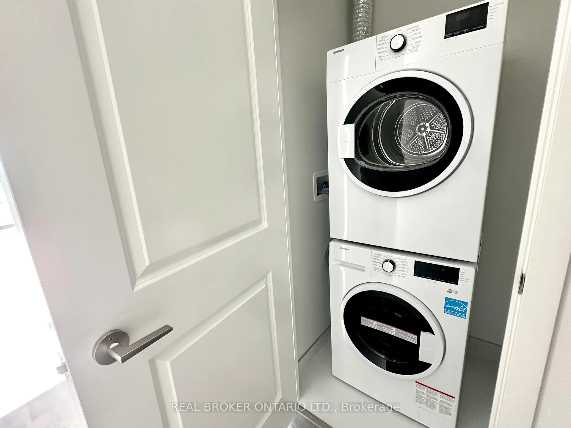 Photo 18 of Unit 1902A, 30 Upper Mall Way, Vaughan, Brownridge — HOMEH