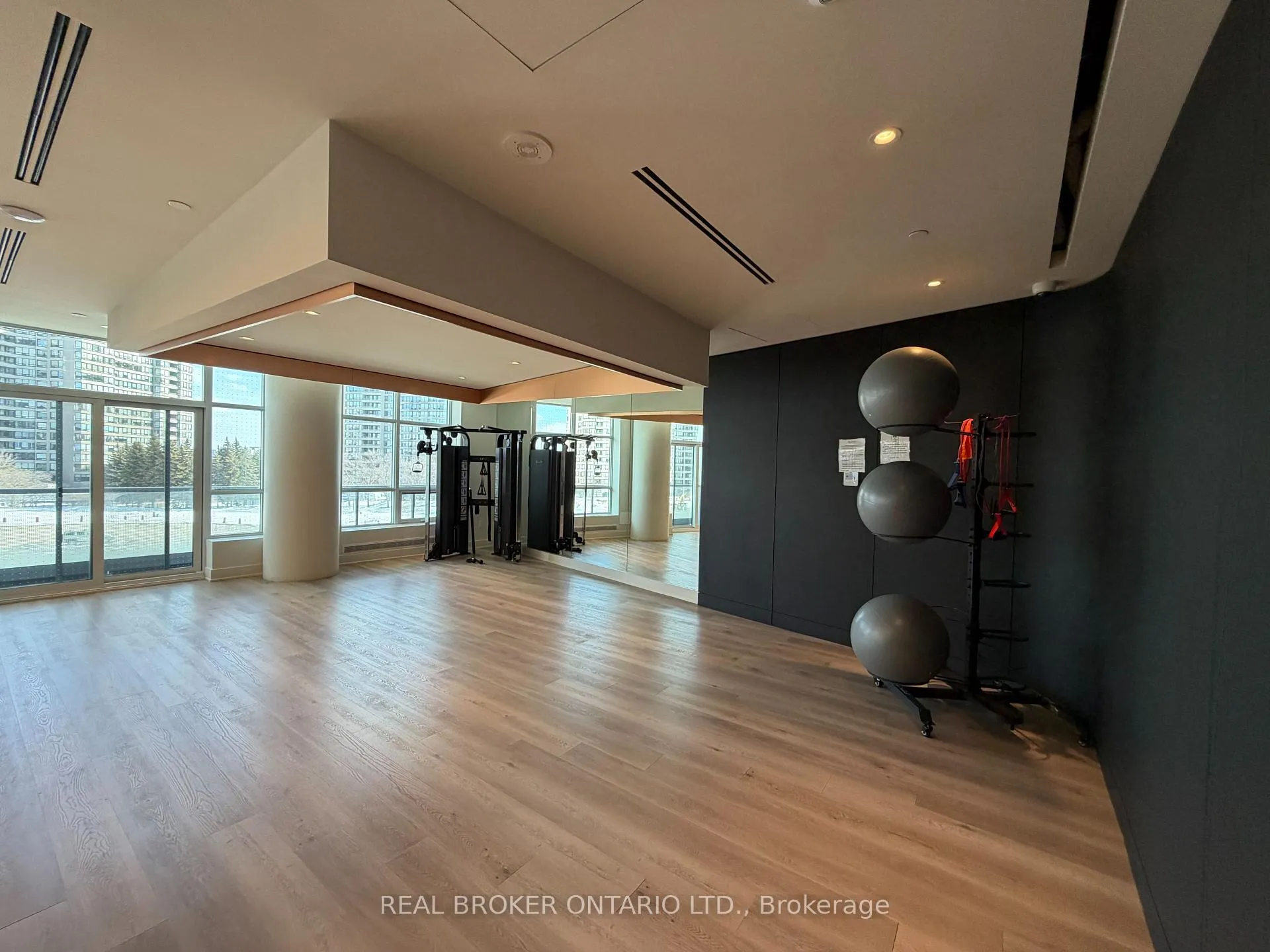 Photo 25 of Unit 1902A, 30 Upper Mall Way, Vaughan, Brownridge — HOMEH