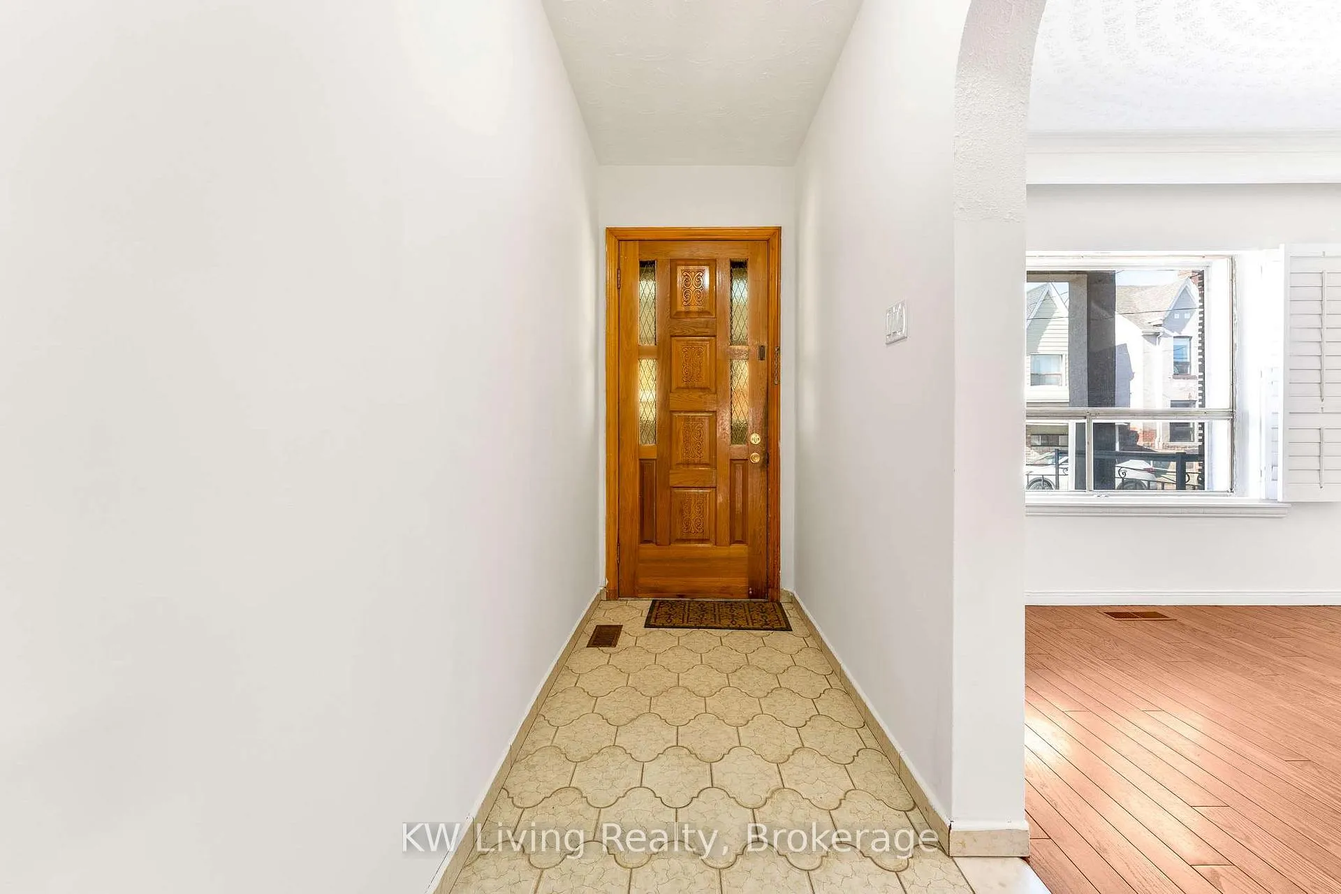 Photo 2 of 17 Treford Place, Toronto, Trinity-Bellwoods — HOMEH