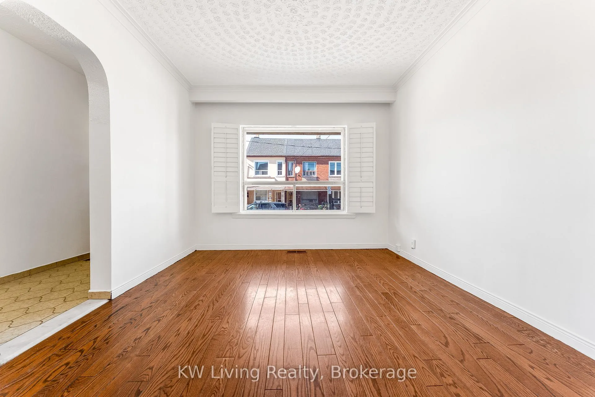 Photo 3 of 17 Treford Place, Toronto, Trinity-Bellwoods — HOMEH