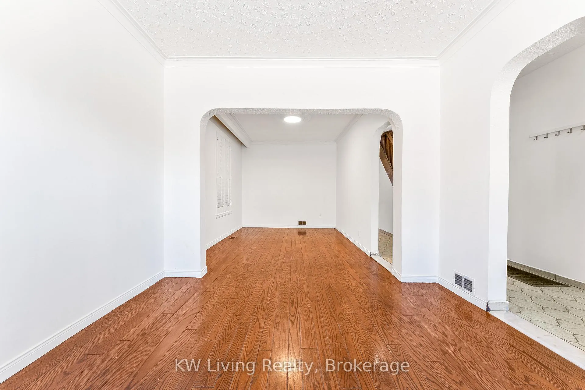 Photo 4 of 17 Treford Place, Toronto, Trinity-Bellwoods — HOMEH