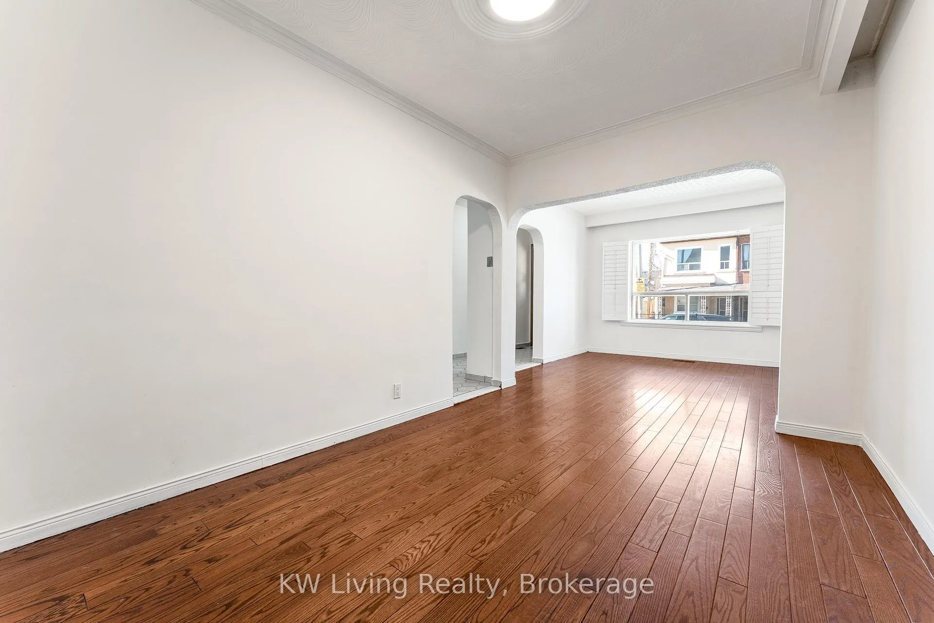 Photo 5 of 17 Treford Place, Toronto, Trinity-Bellwoods — HOMEH