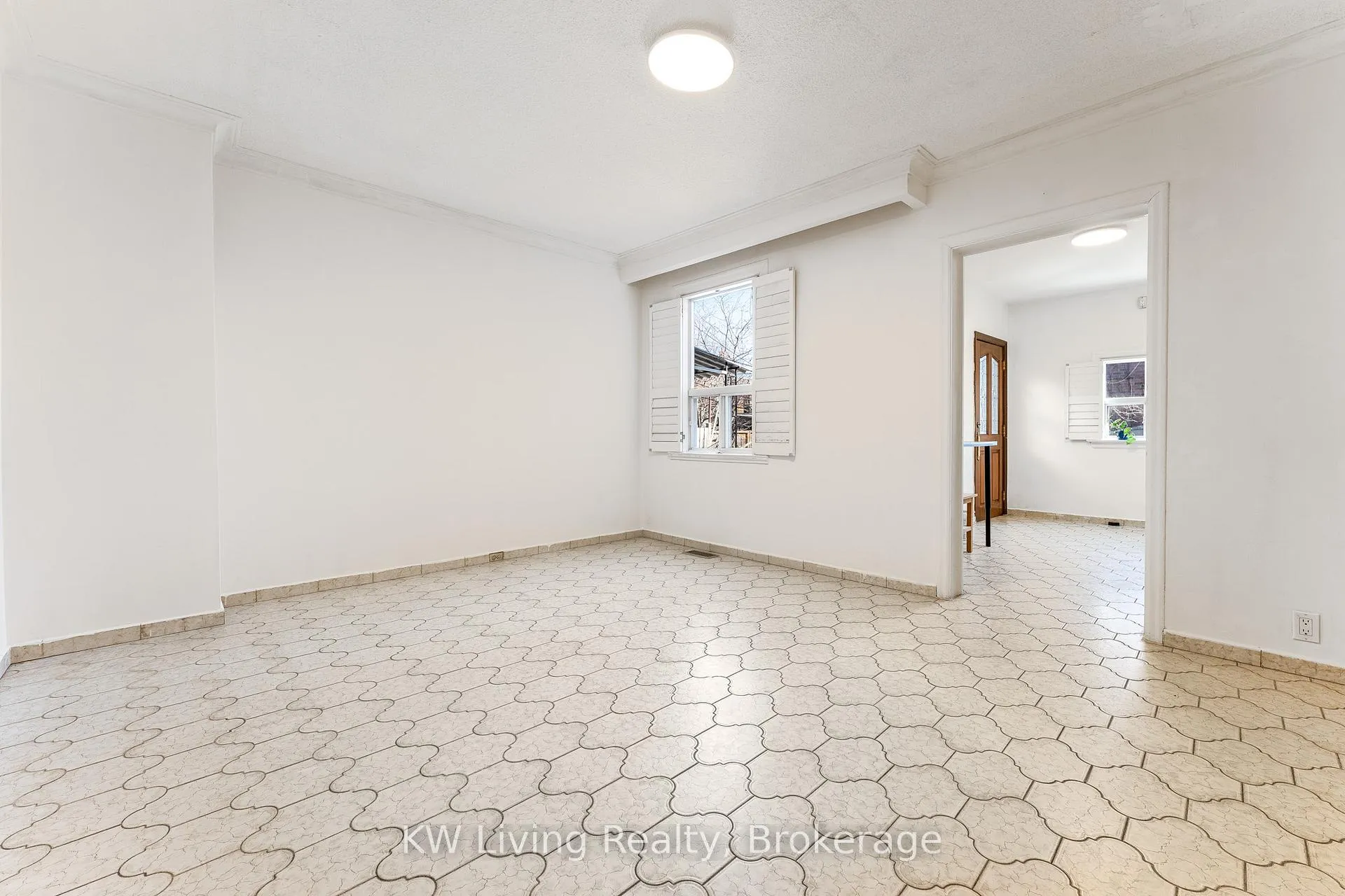 Photo 6 of 17 Treford Place, Toronto, Trinity-Bellwoods — HOMEH