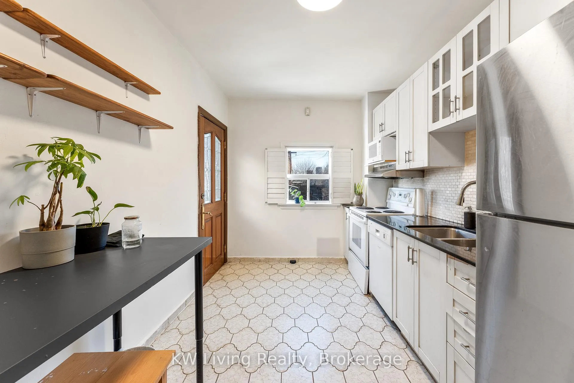 Photo 7 of 17 Treford Place, Toronto, Trinity-Bellwoods — HOMEH