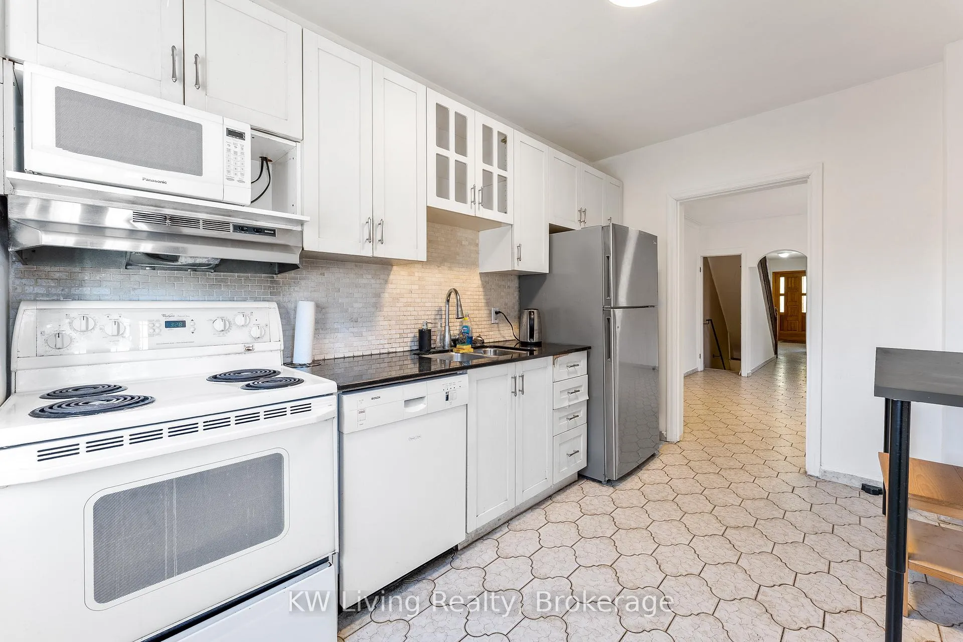 Photo 8 of 17 Treford Place, Toronto, Trinity-Bellwoods — HOMEH