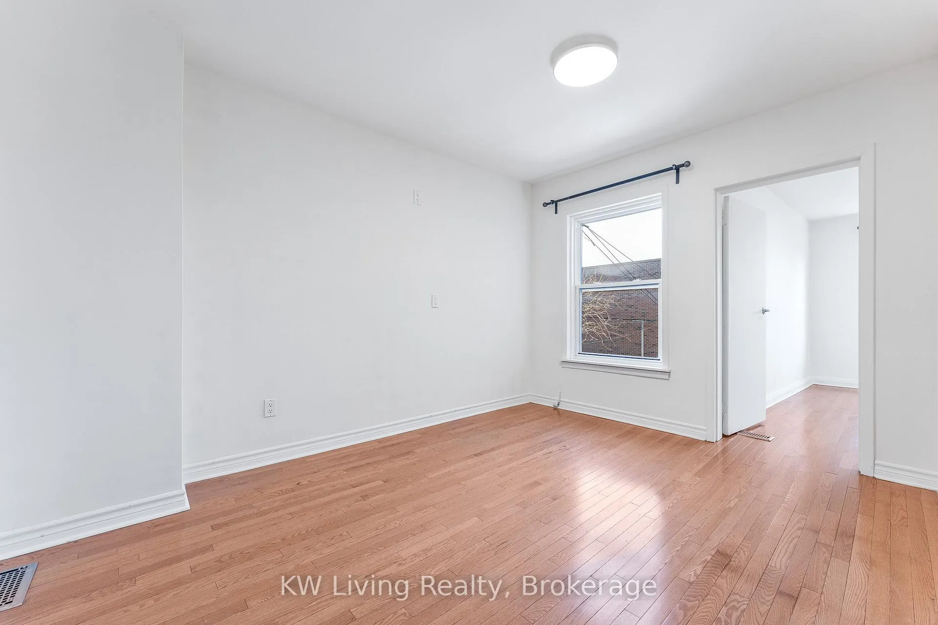 Photo 12 of 17 Treford Place, Toronto, Trinity-Bellwoods — HOMEH