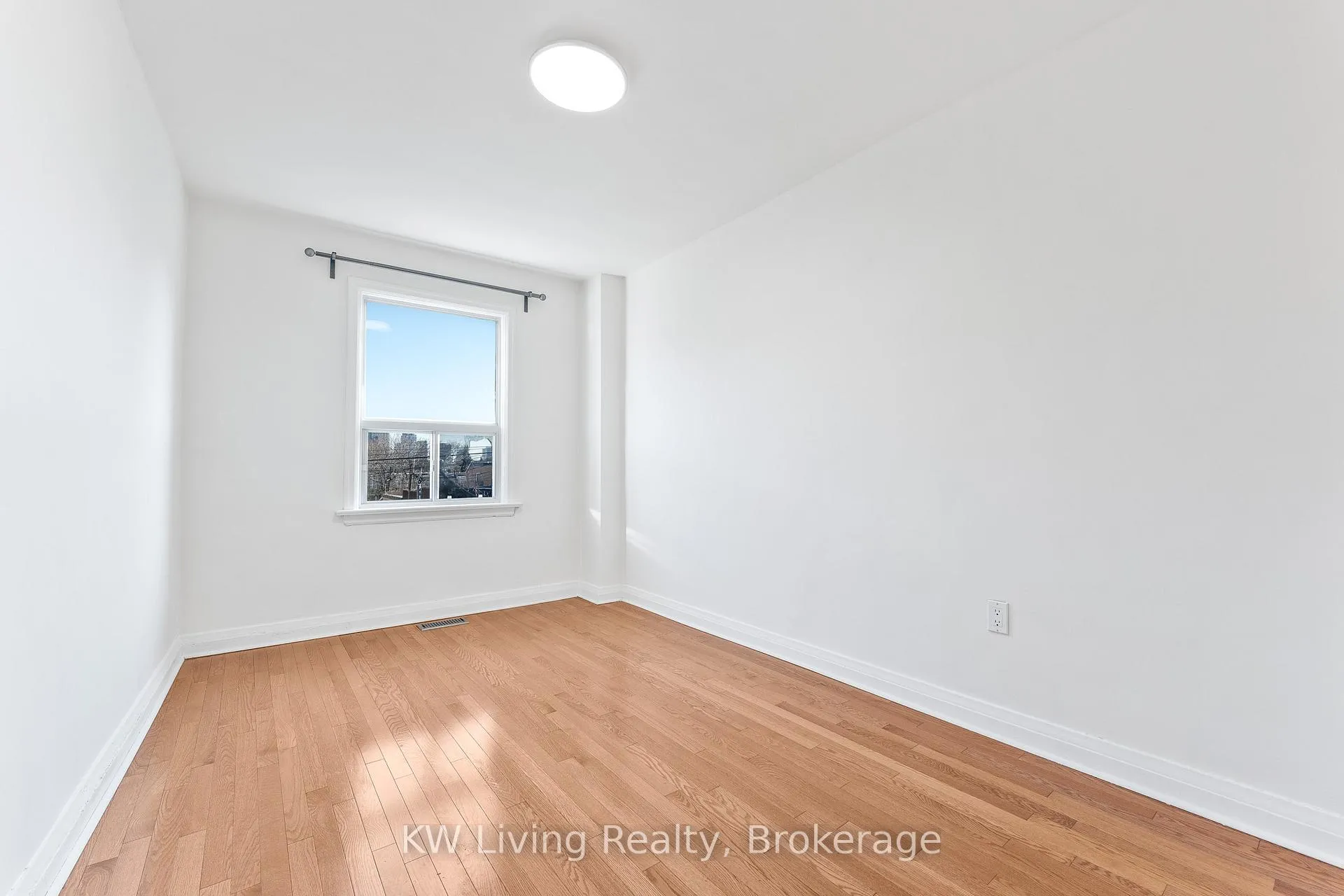 Photo 14 of 17 Treford Place, Toronto, Trinity-Bellwoods — HOMEH