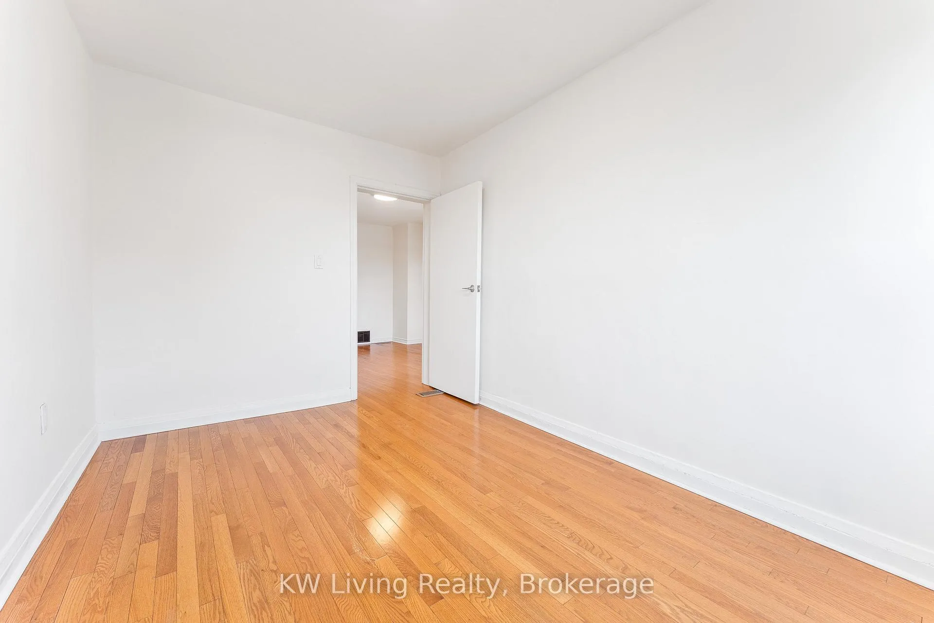 Photo 16 of 17 Treford Place, Toronto, Trinity-Bellwoods — HOMEH