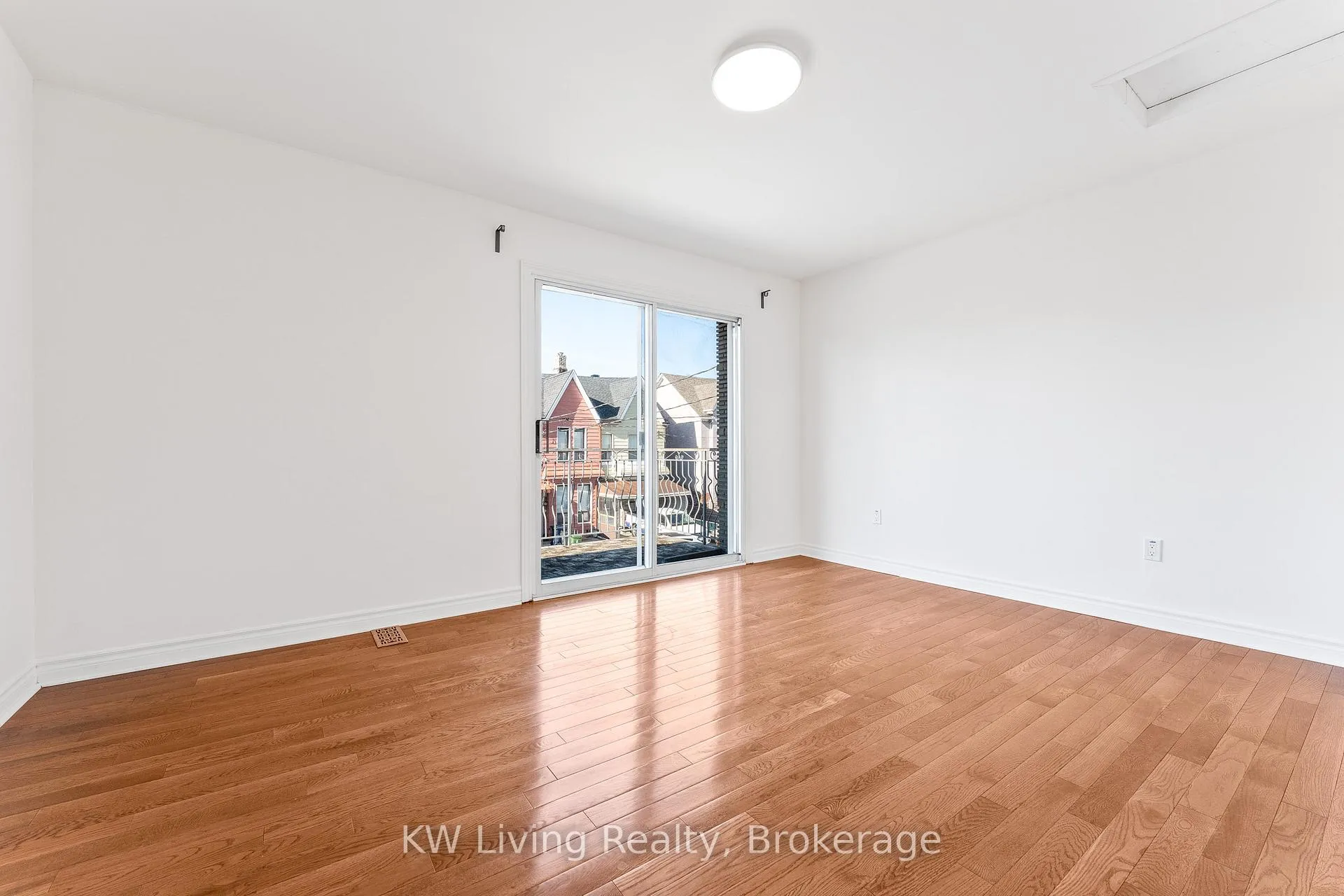 Photo 19 of 17 Treford Place, Toronto, Trinity-Bellwoods — HOMEH