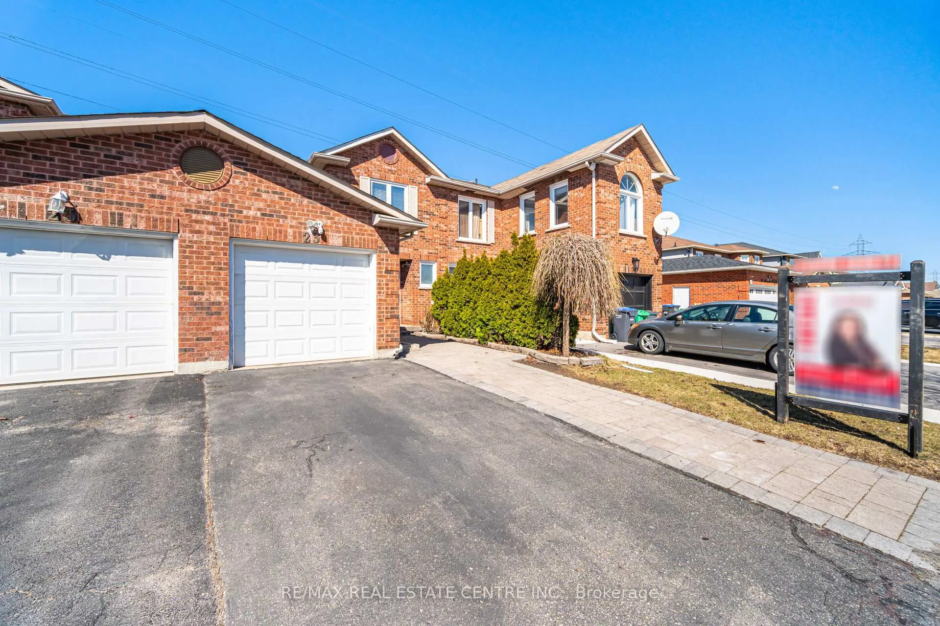 Photo 2 of 23 Acadian Heights W, Brampton, Fletcher's Creek South — HOMEH