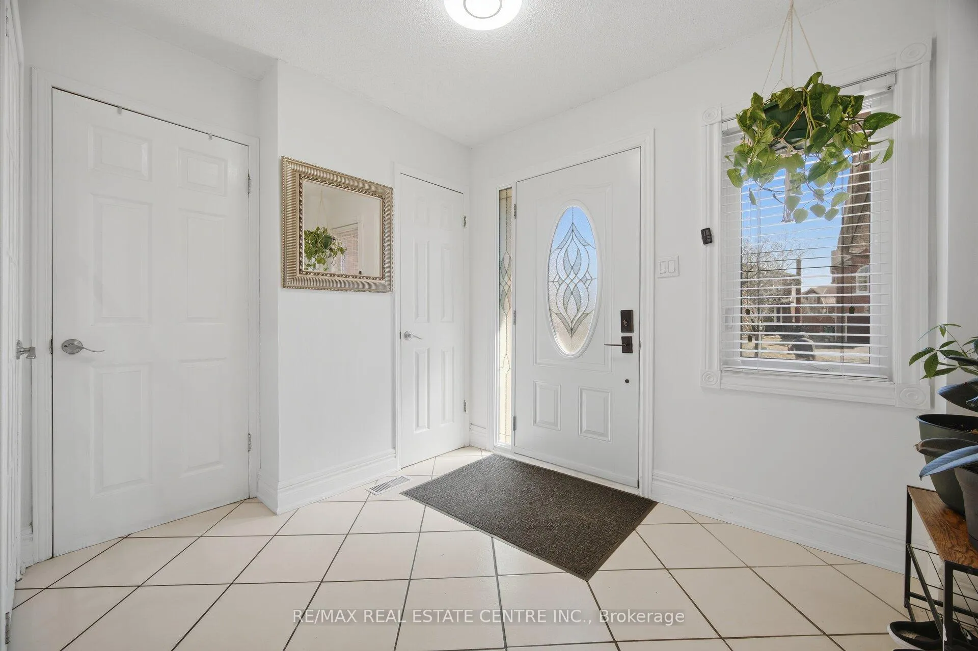 Photo 5 of 23 Acadian Heights W, Brampton, Fletcher's Creek South — HOMEH