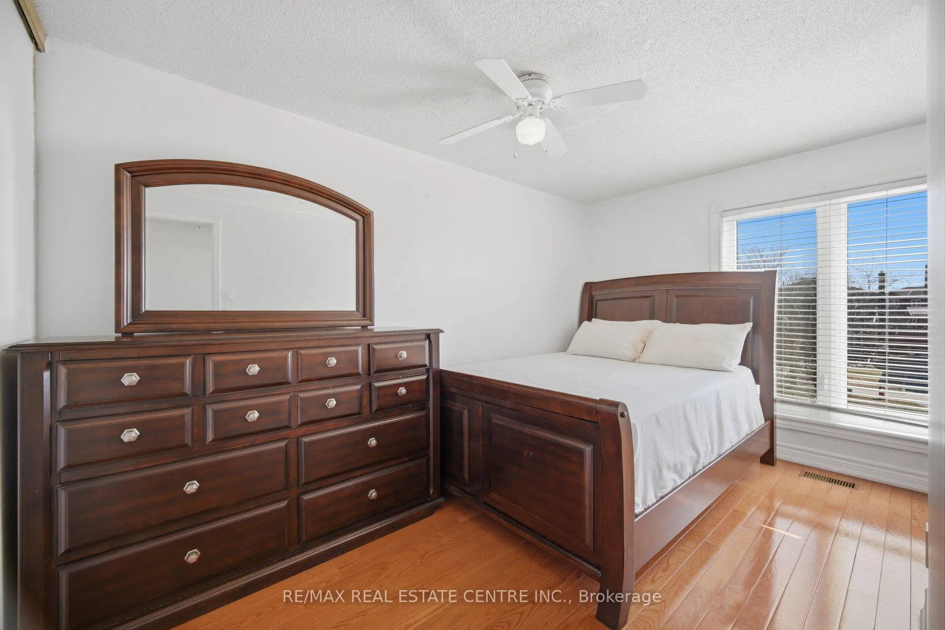 Photo 33 of 23 Acadian Heights W, Brampton, Fletcher's Creek South — HOMEH