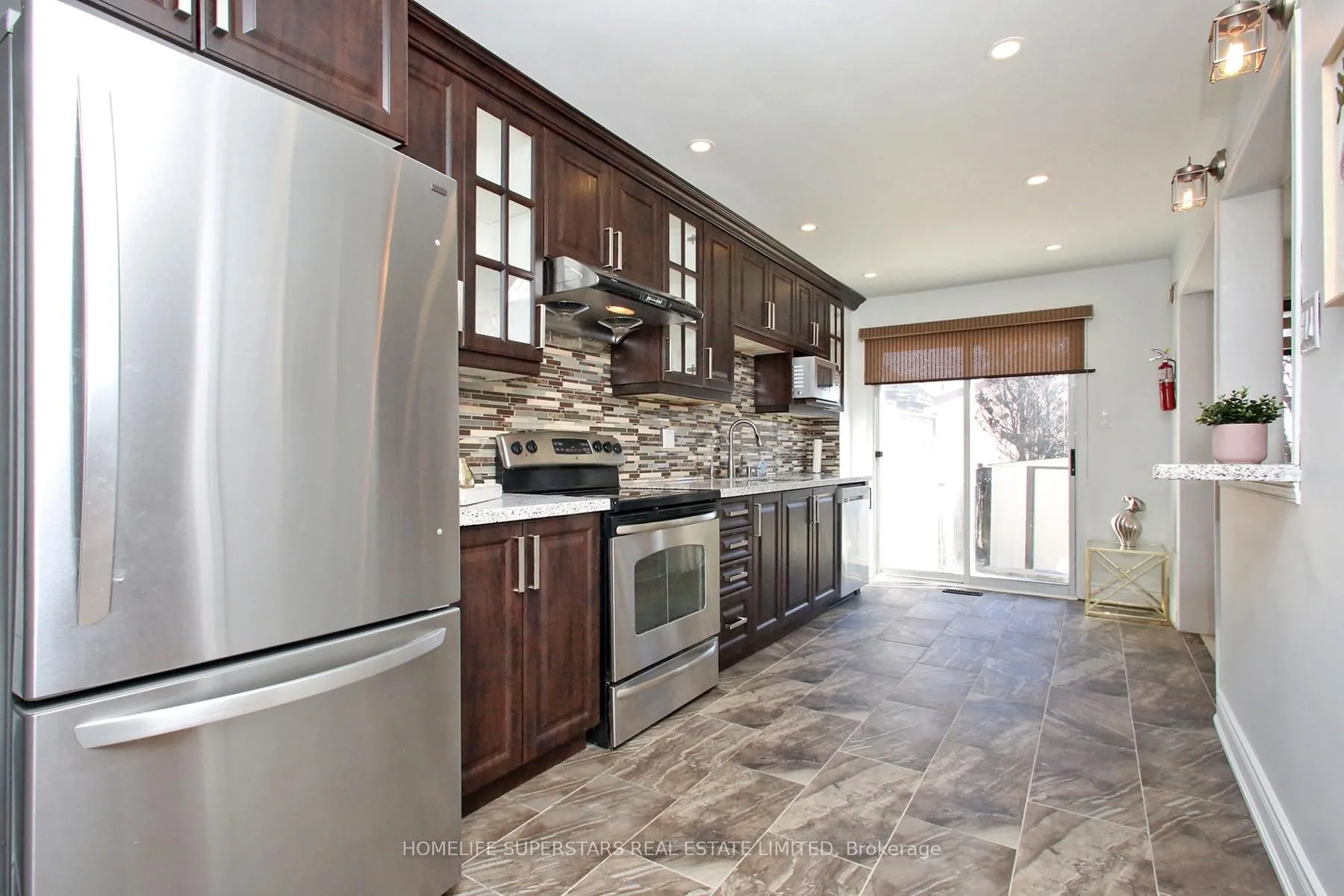 Photo 11 of 125 Bighorn Crescent, Brampton, Sandringham-Wellington — HOMEH