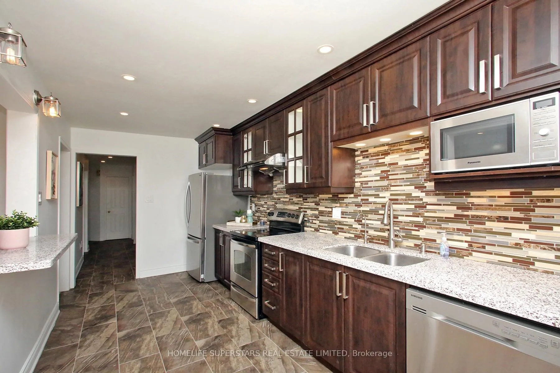 Photo 12 of 125 Bighorn Crescent, Brampton, Sandringham-Wellington — HOMEH