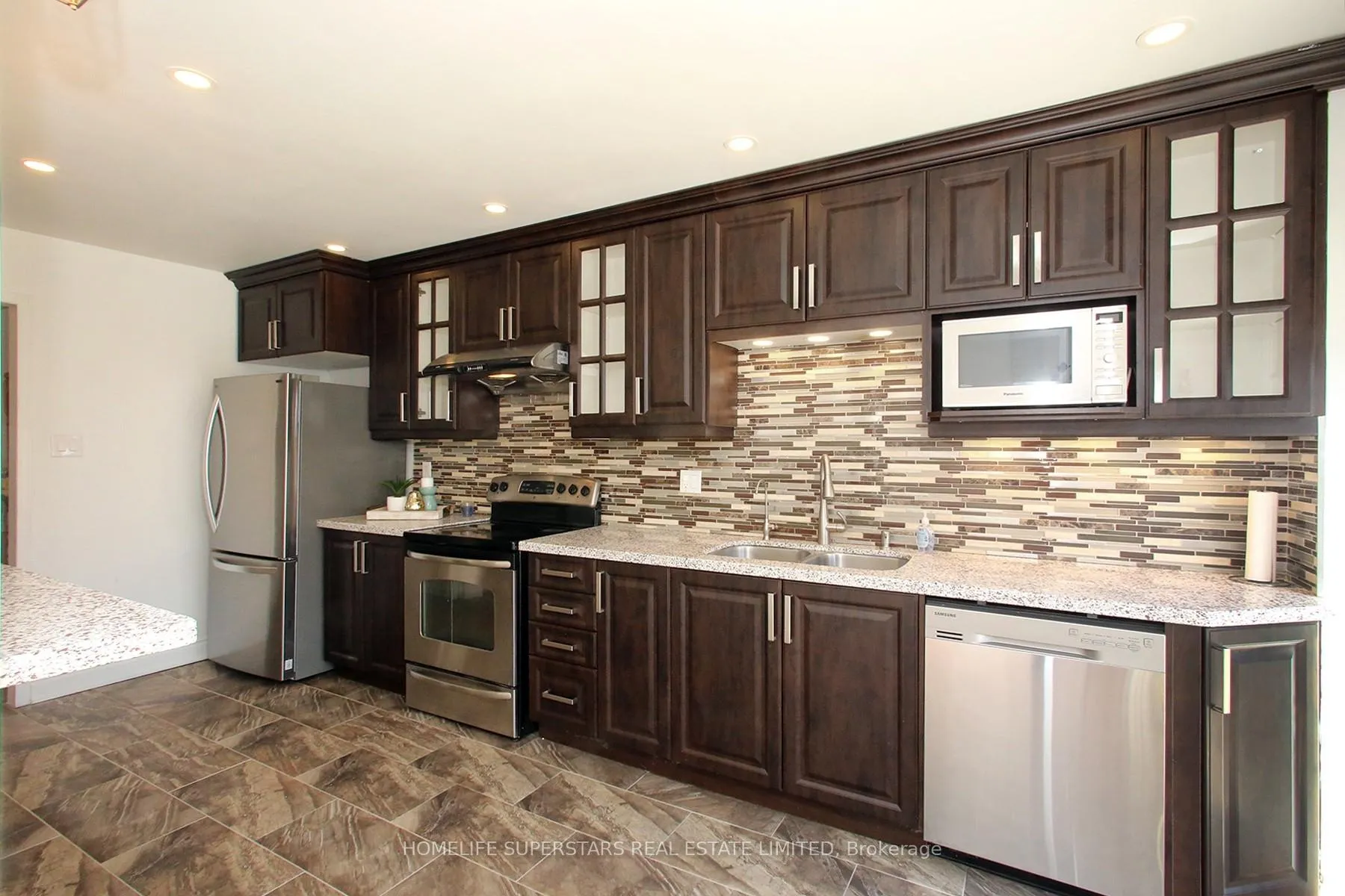 Photo 13 of 125 Bighorn Crescent, Brampton, Sandringham-Wellington — HOMEH