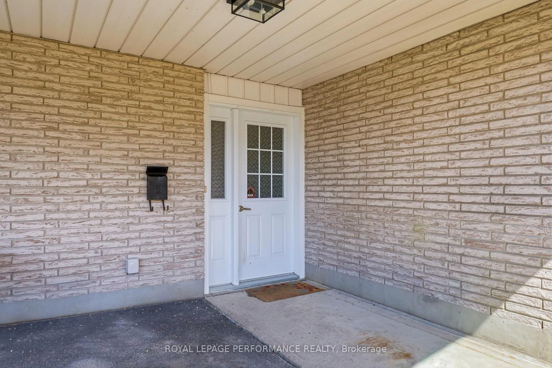 Photo 3 of 2703 Ross Avenue, Cornwall — HOMEH