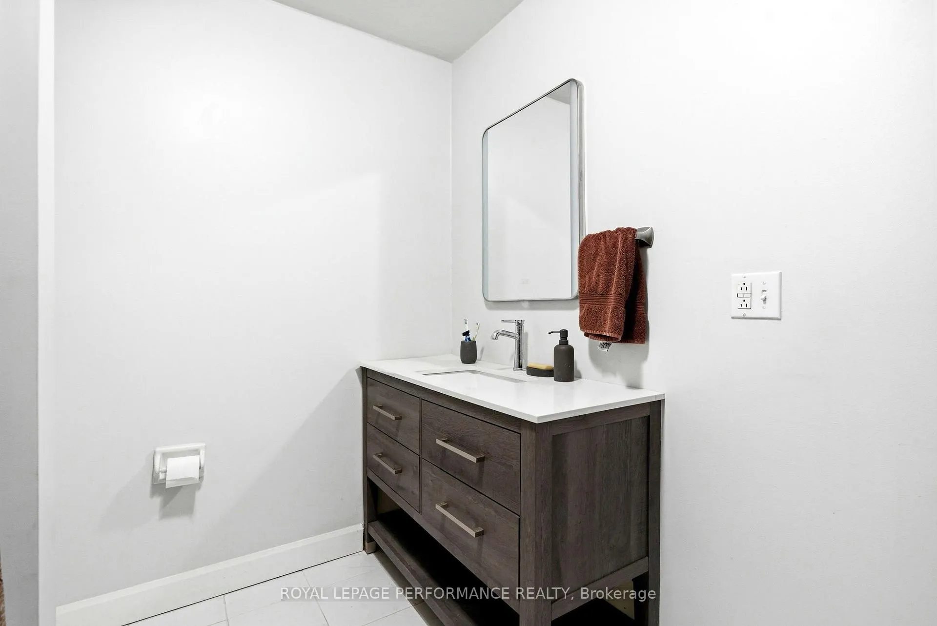 Photo 25 of 2703 Ross Avenue, Cornwall — HOMEH