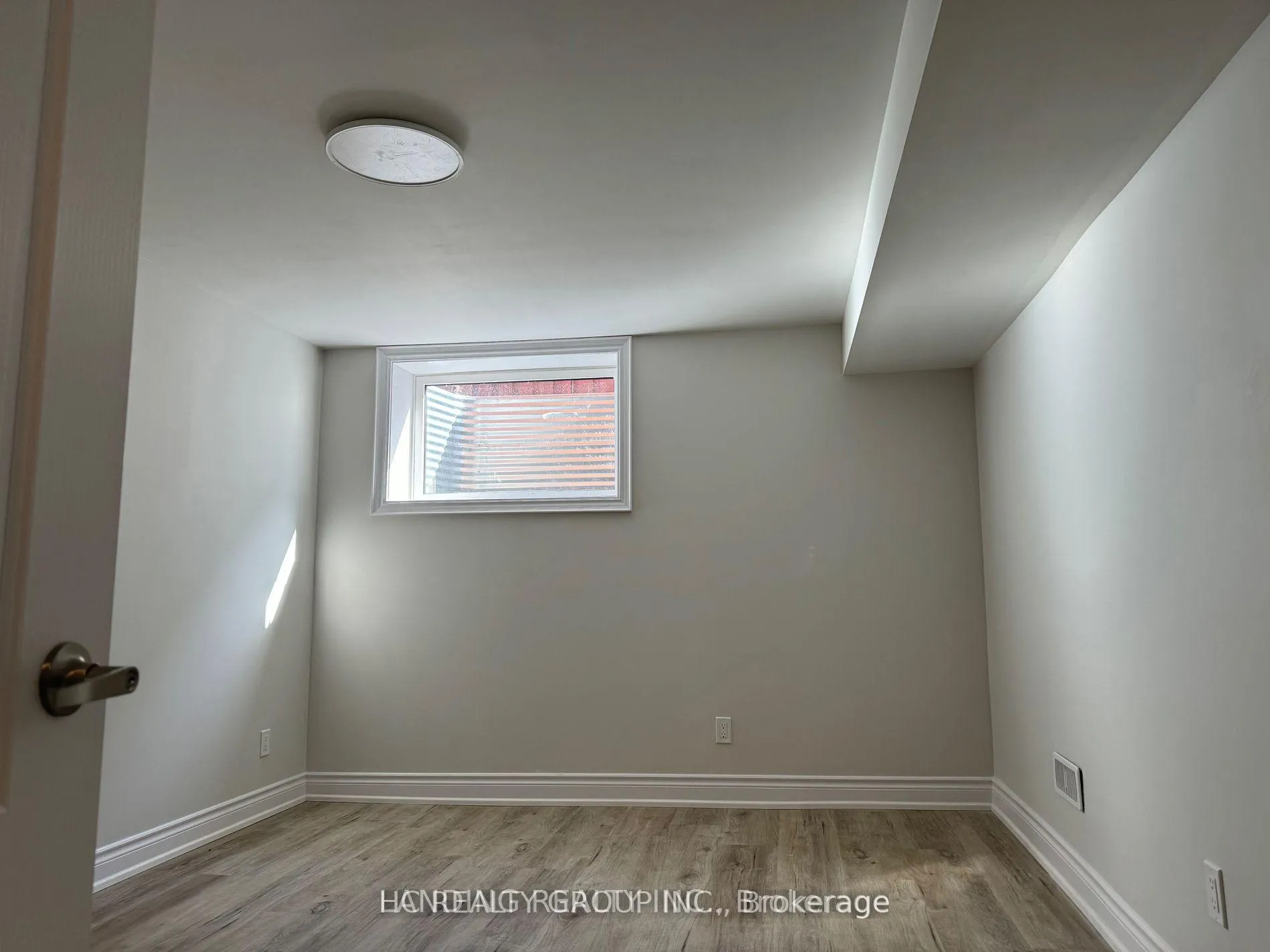 Photo 7 of Lower 2 Barker Court, Markham, Sherwood-Amberglen — HOMEH