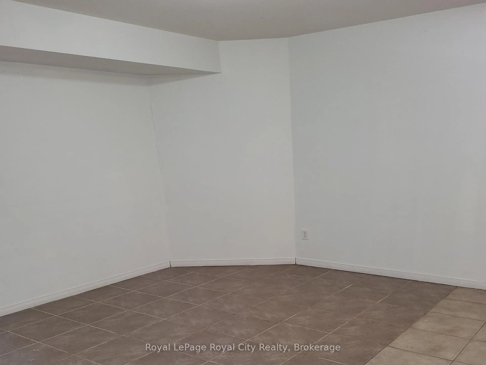 Photo 5 of 26 Howden Crescent, Guelph, Pineridge/Westminster Woods — HOMEH