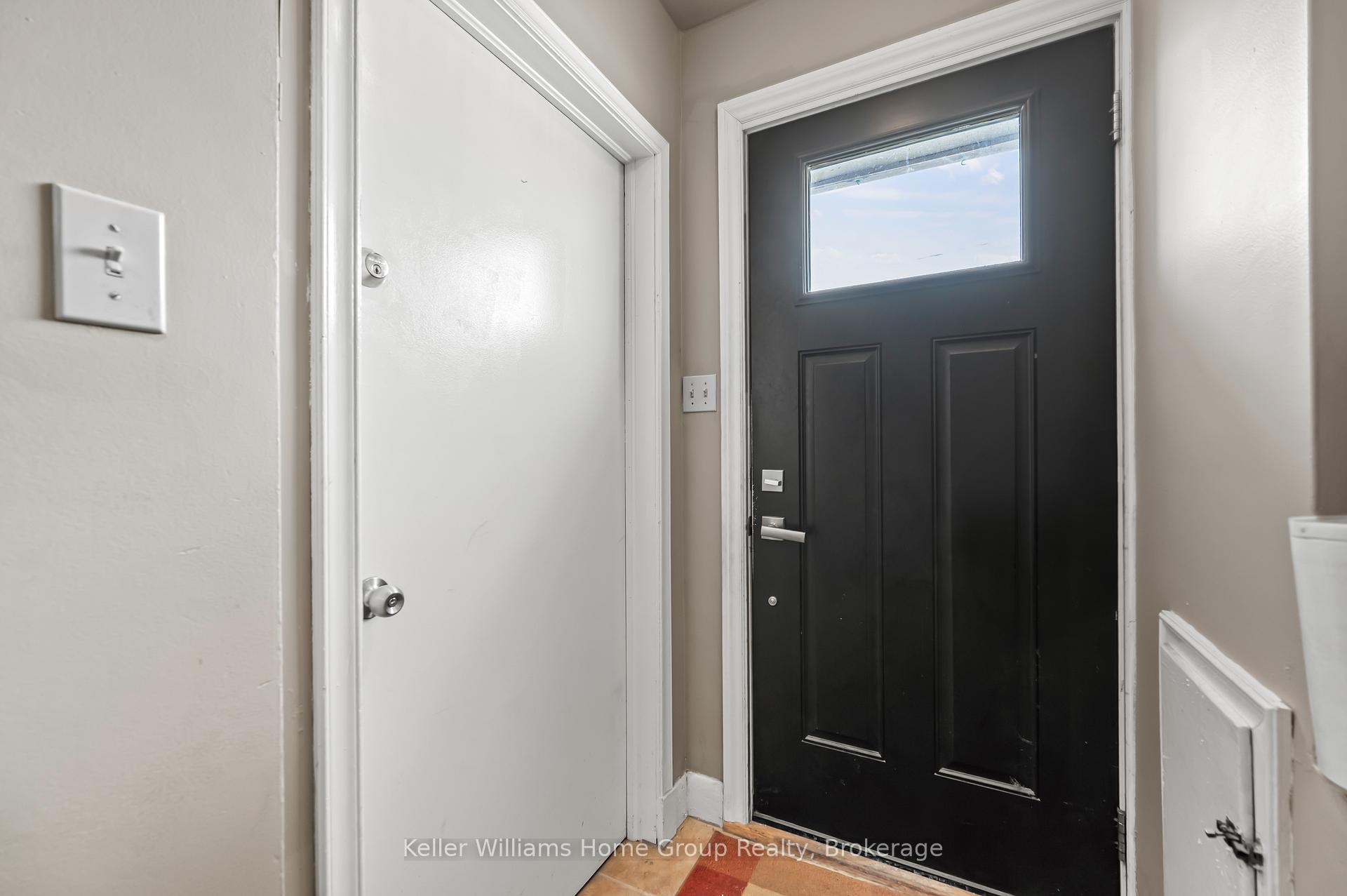 Photo 4 of 107 East Avenue, Kitchener — HOMEH