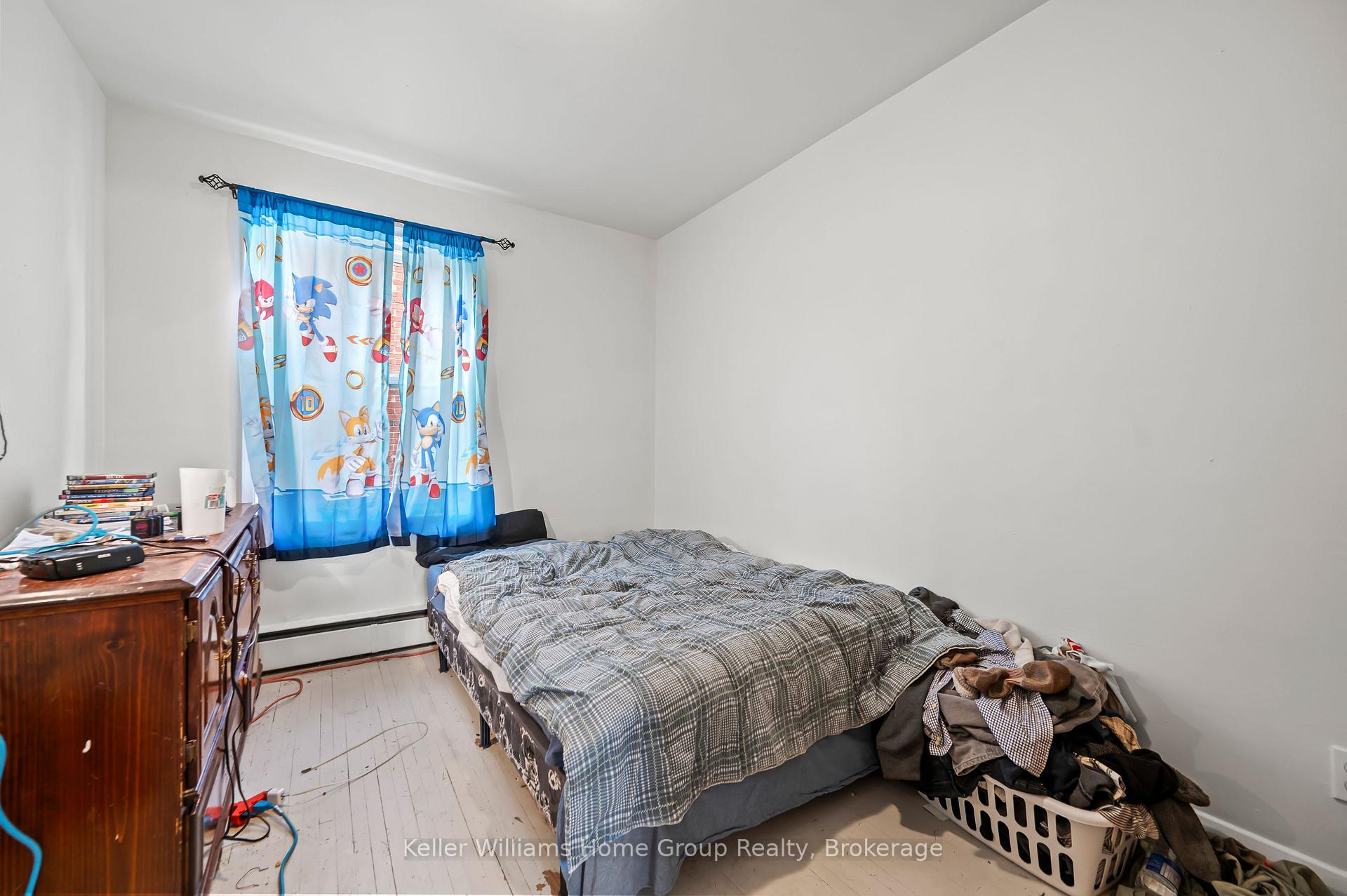 Photo 11 of 107 East Avenue, Kitchener — HOMEH