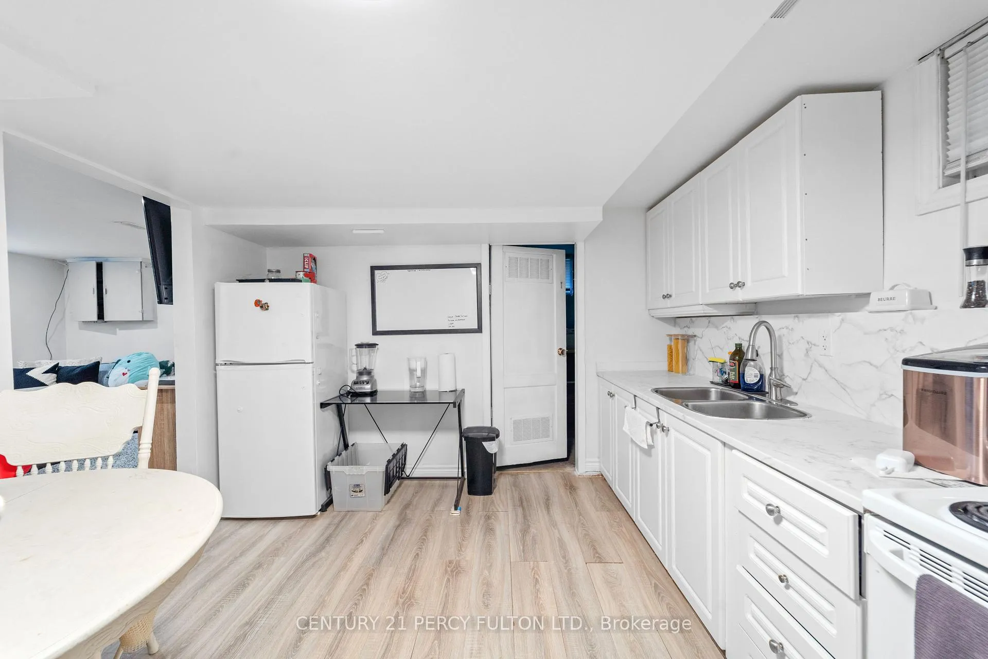 Photo 10 of 376 Fairlawn Street, Oshawa, McLaughlin — HOMEH
