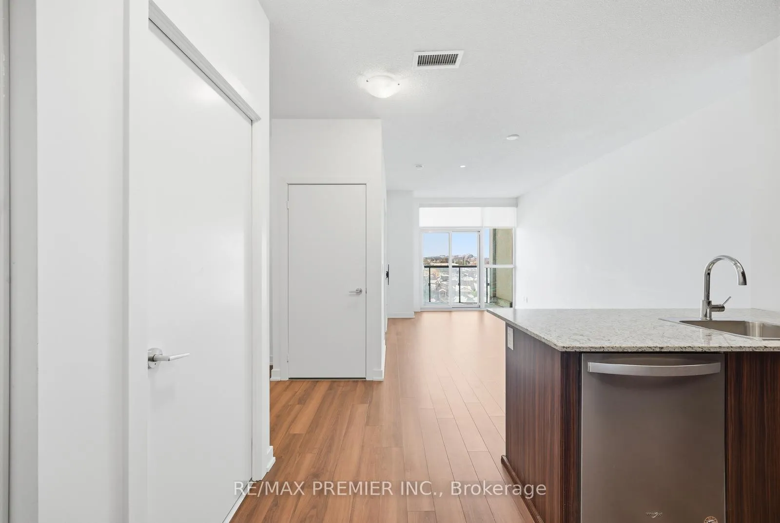 Photo 7 of Unit 617, 1603 Eglinton Avenue, Toronto, Oakwood Village — HOMEH