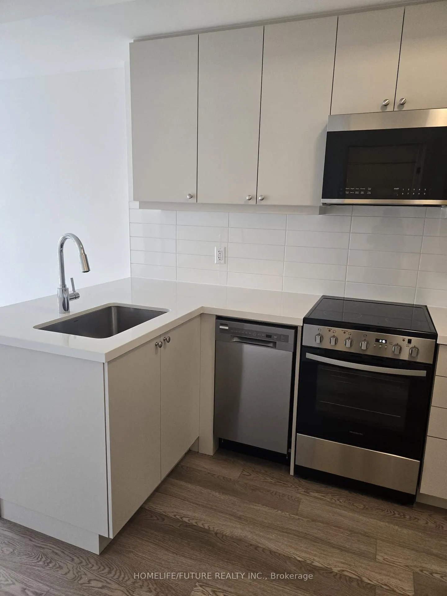 Photo 1 of Unit 720, 51 Clarington Boulevard, Clarington, Bowmanville — HOMEH