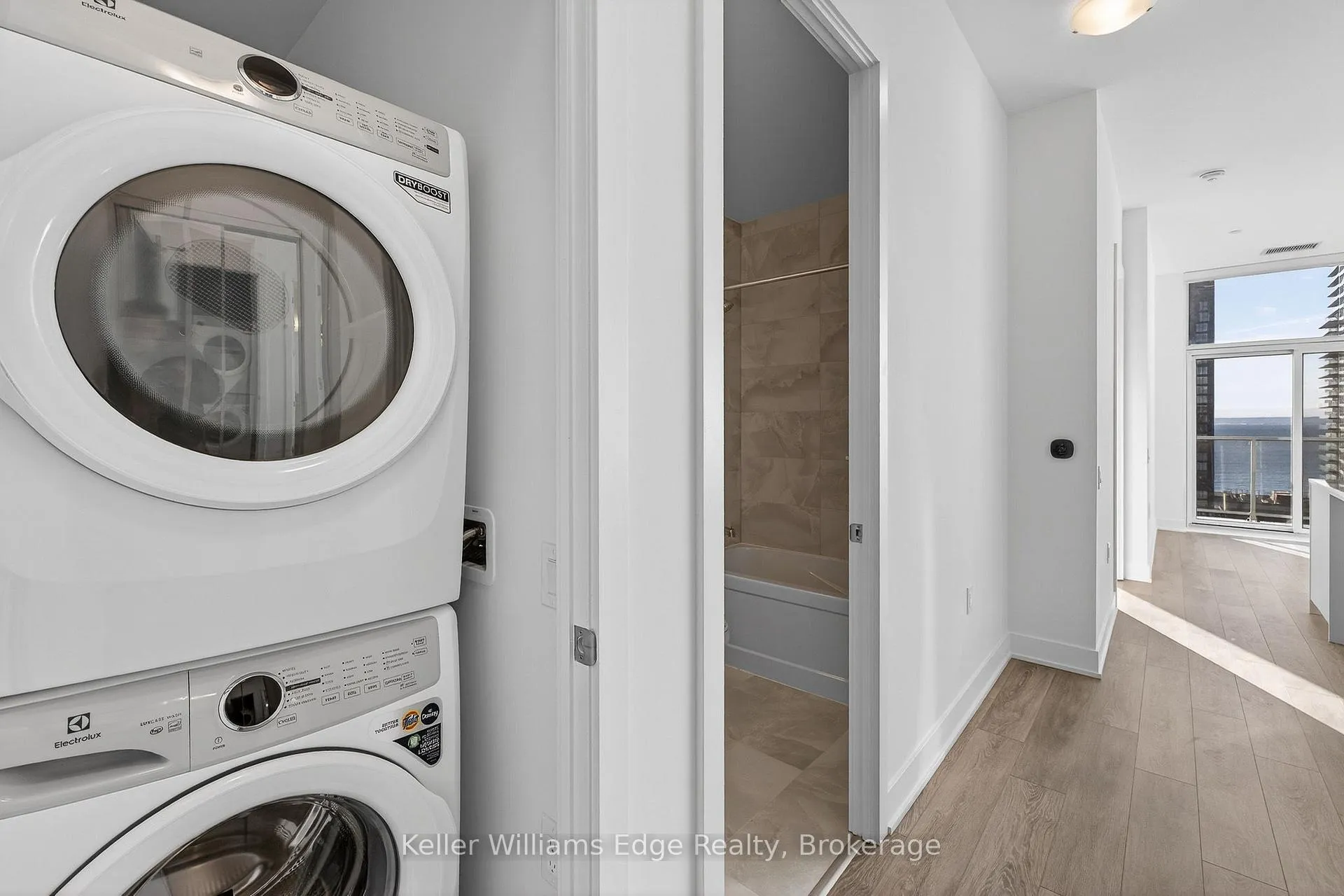 Photo 3 of Unit 1307, 2088 James Street, Burlington, Brant — HOMEH