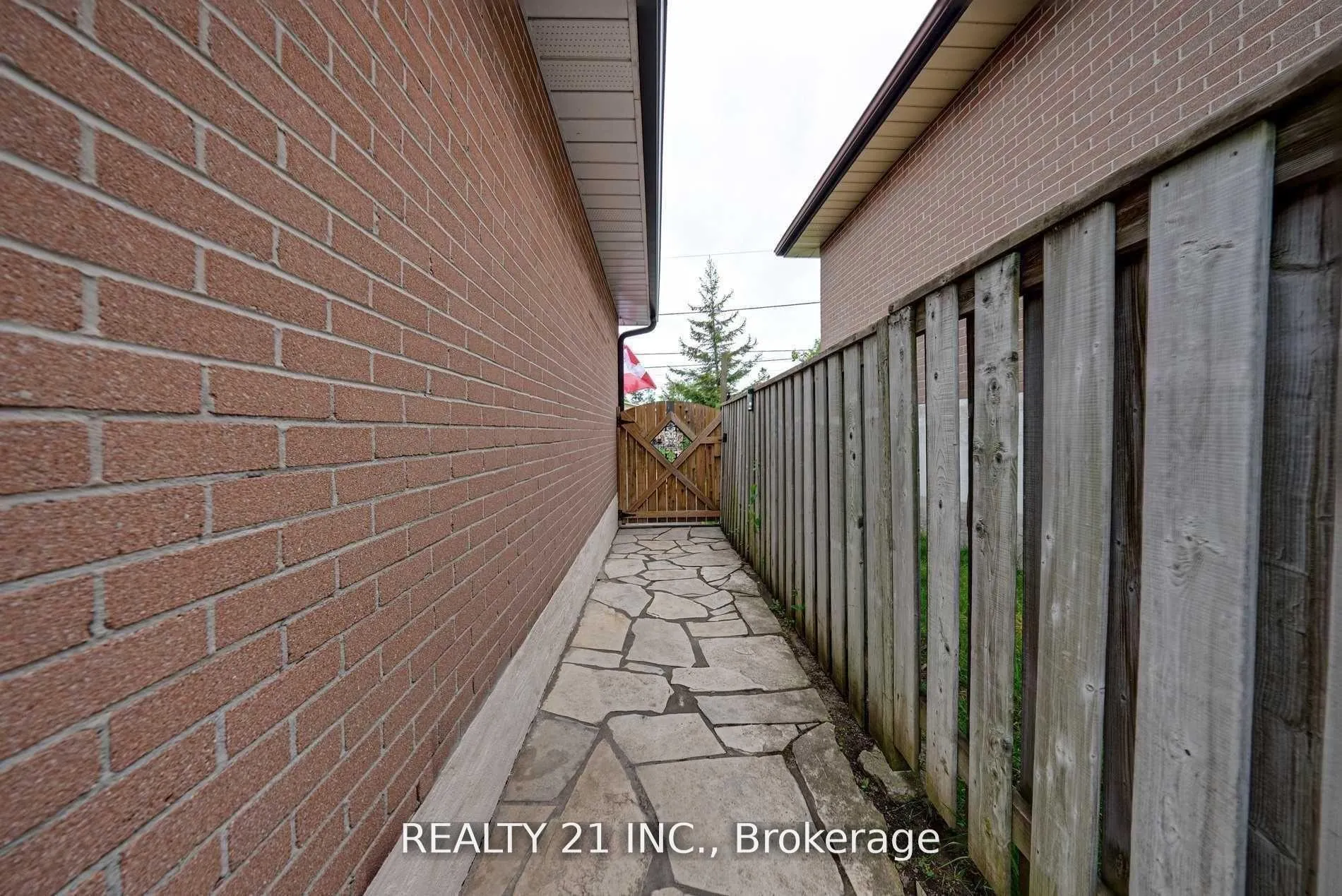 Photo 2 of Unit Basement, 812 Sanok Drive, Pickering, West Shore — HOMEH
