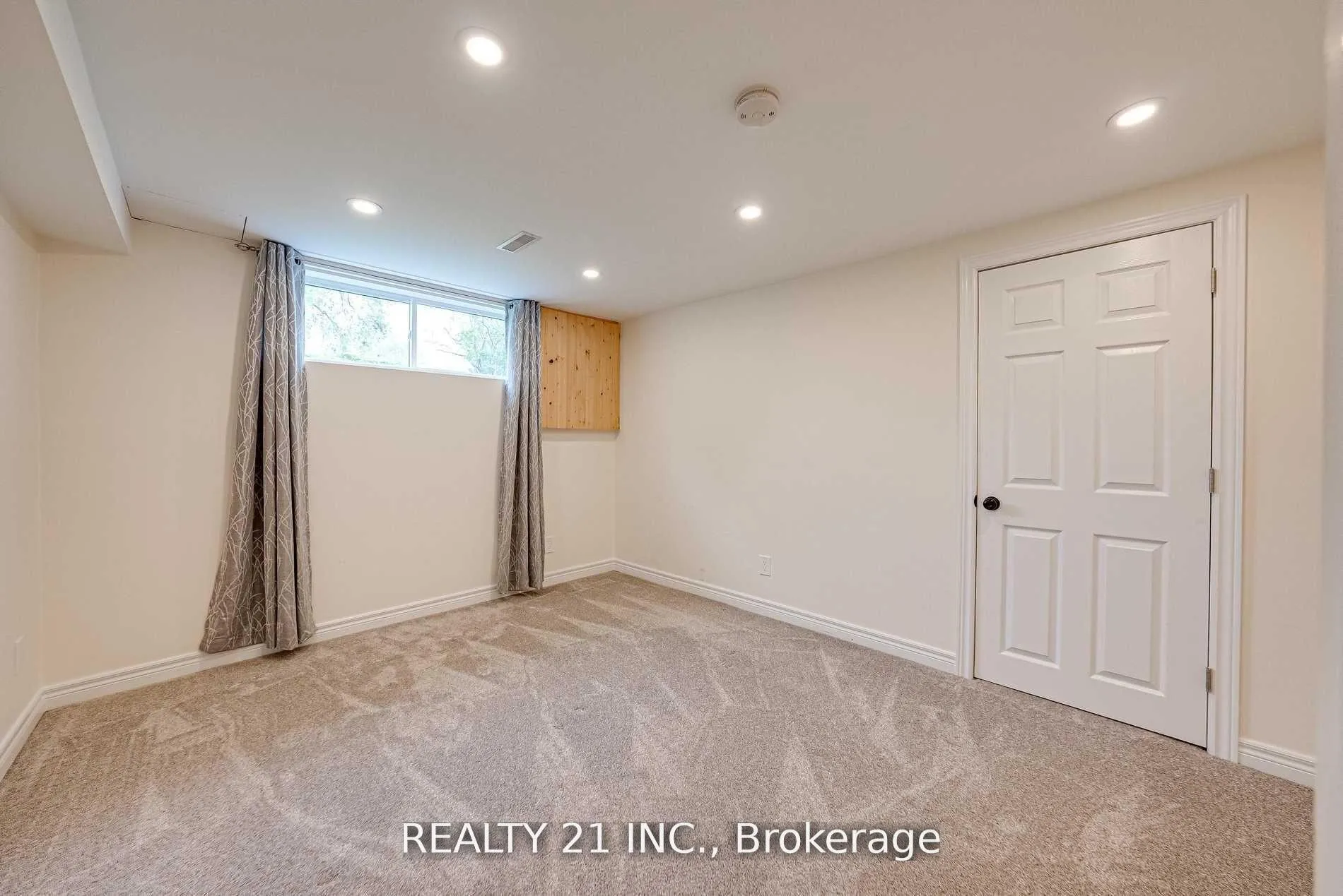 Photo 4 of Unit Basement, 812 Sanok Drive, Pickering, West Shore — HOMEH