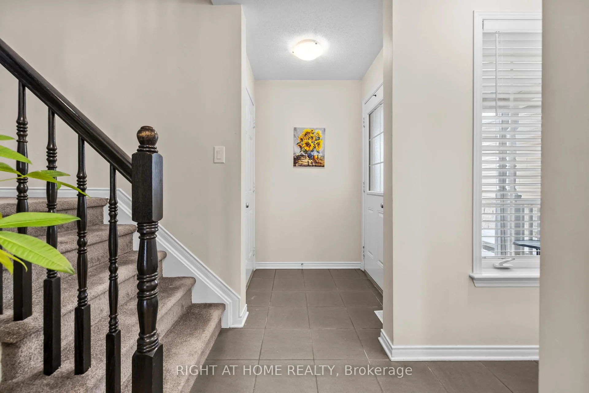 Photo 4 of 117 Urbancrest Private, Ottawa, Barrhaven - Stonebridge — HOMEH