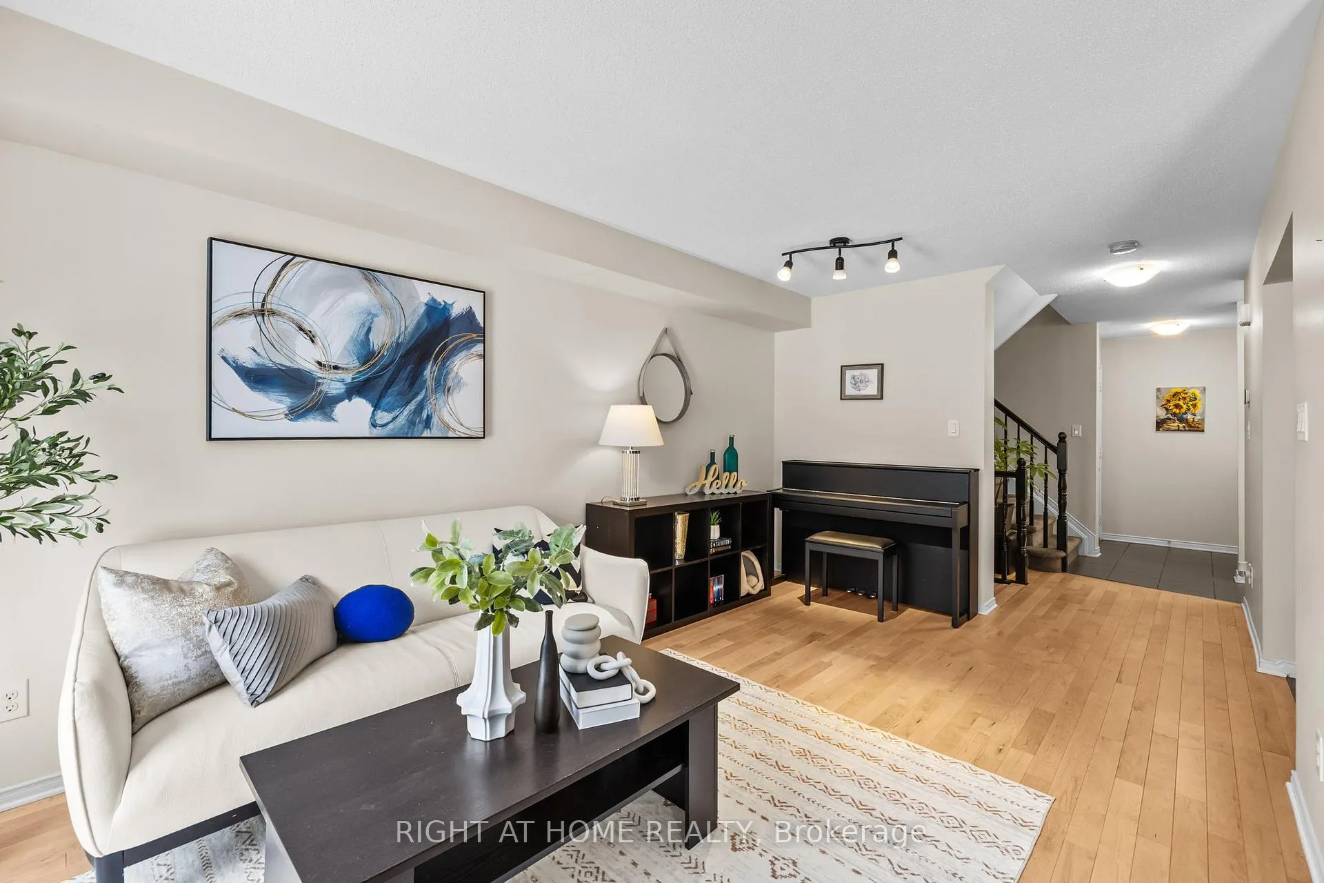 Photo 5 of 117 Urbancrest Private, Ottawa, Barrhaven - Stonebridge — HOMEH