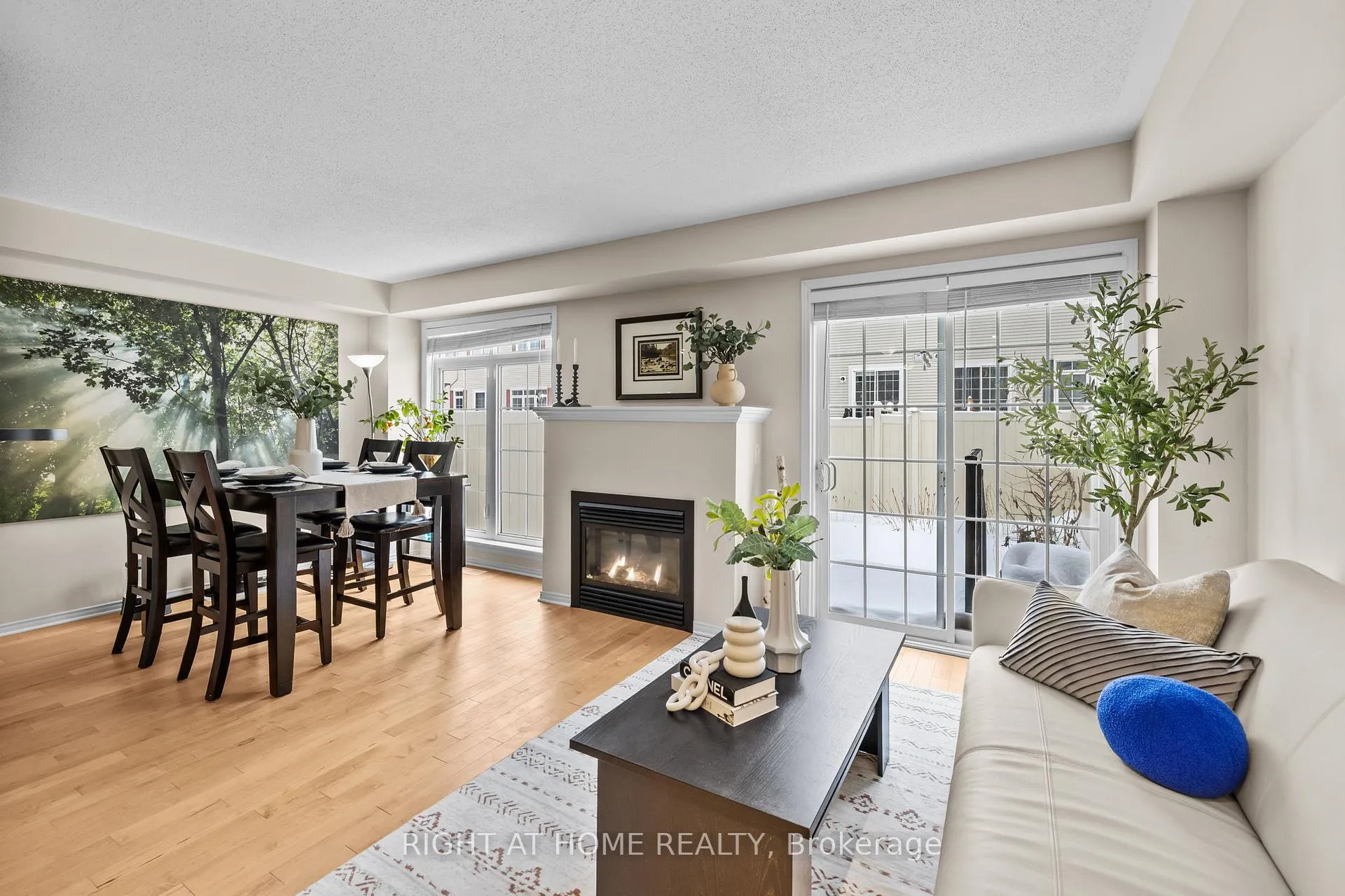 Photo 6 of 117 Urbancrest Private, Ottawa, Barrhaven - Stonebridge — HOMEH