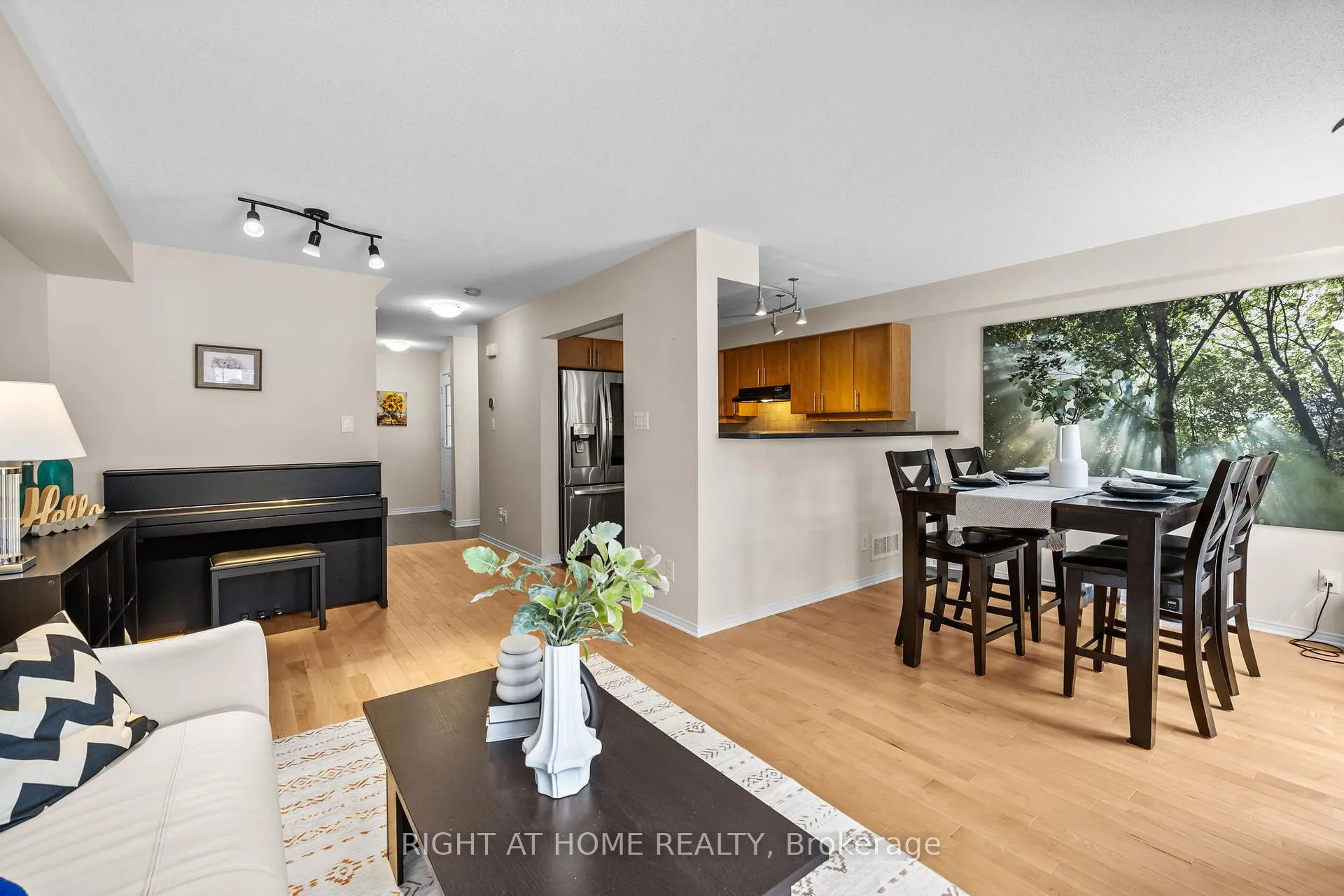 Photo 7 of 117 Urbancrest Private, Ottawa, Barrhaven - Stonebridge — HOMEH