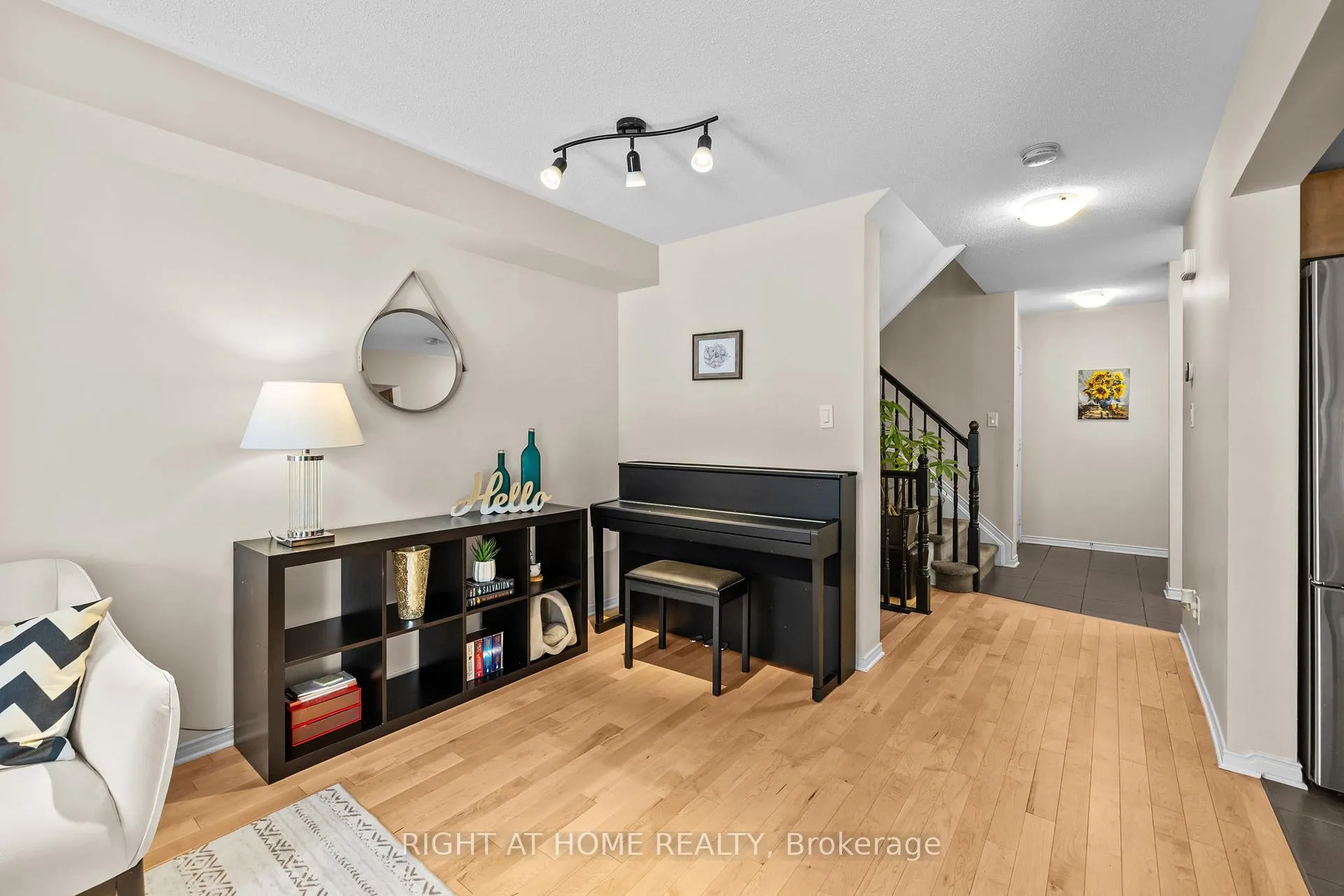 Photo 9 of 117 Urbancrest Private, Ottawa, Barrhaven - Stonebridge — HOMEH