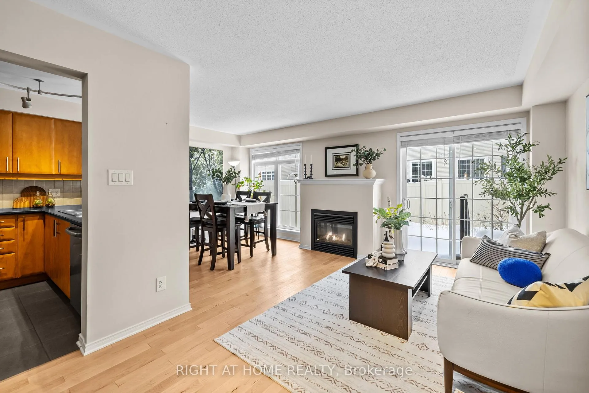 Photo 11 of 117 Urbancrest Private, Ottawa, Barrhaven - Stonebridge — HOMEH