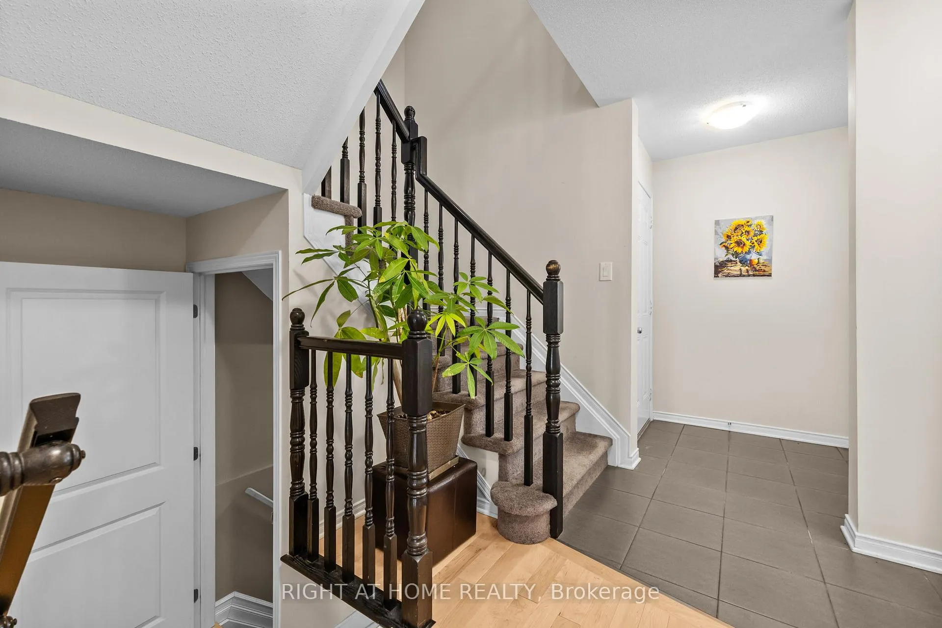 Photo 16 of 117 Urbancrest Private, Ottawa, Barrhaven - Stonebridge — HOMEH