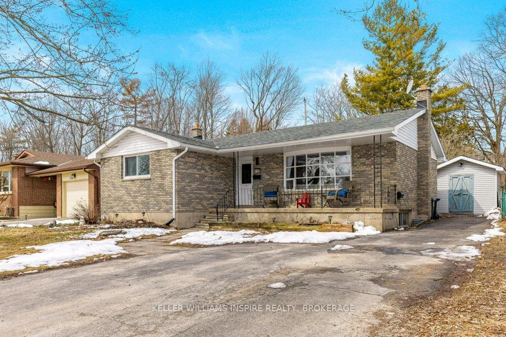 Photo 2 of 928 Mayfair Crescent, Kingston, South of Taylor-Kidd Blvd — HOMEH