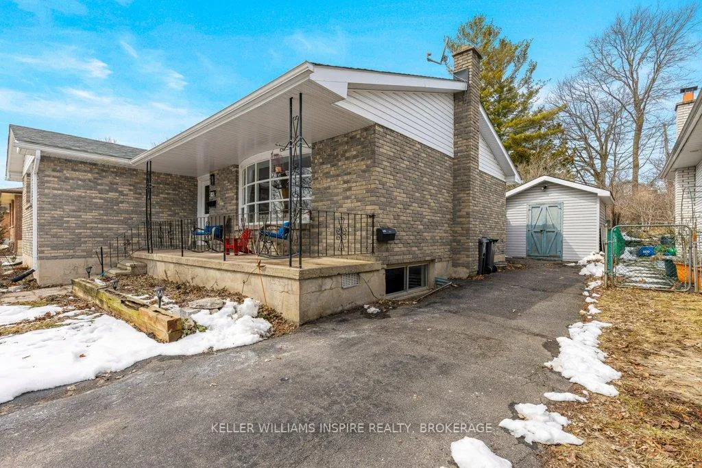 Photo 4 of 928 Mayfair Crescent, Kingston, South of Taylor-Kidd Blvd — HOMEH