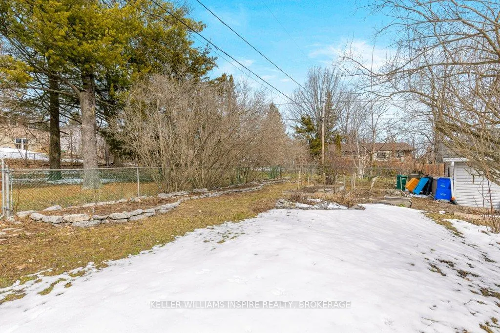 Photo 7 of 928 Mayfair Crescent, Kingston, South of Taylor-Kidd Blvd — HOMEH