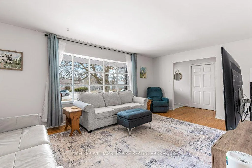 Photo 11 of 928 Mayfair Crescent, Kingston, South of Taylor-Kidd Blvd — HOMEH