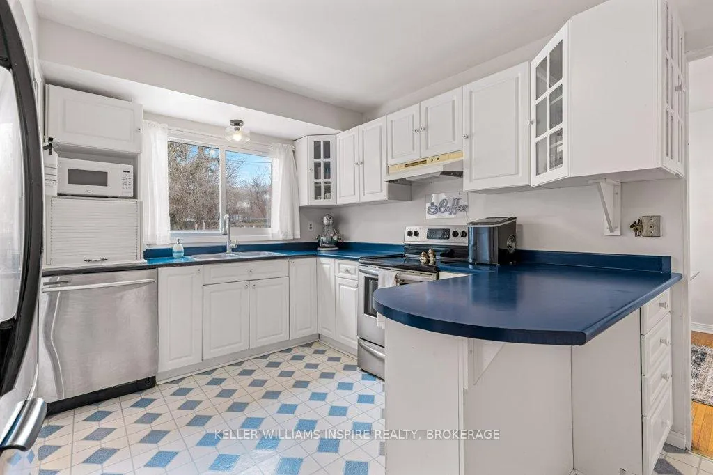 Photo 13 of 928 Mayfair Crescent, Kingston, South of Taylor-Kidd Blvd — HOMEH