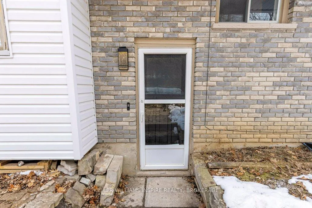 Photo 20 of 928 Mayfair Crescent, Kingston, South of Taylor-Kidd Blvd — HOMEH